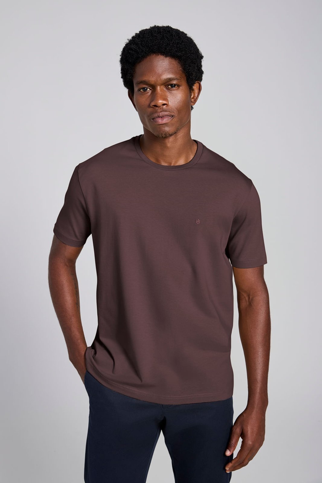 HIGHSTIL Camiseta Manga Curta Comfort Malha Básica - Marrom