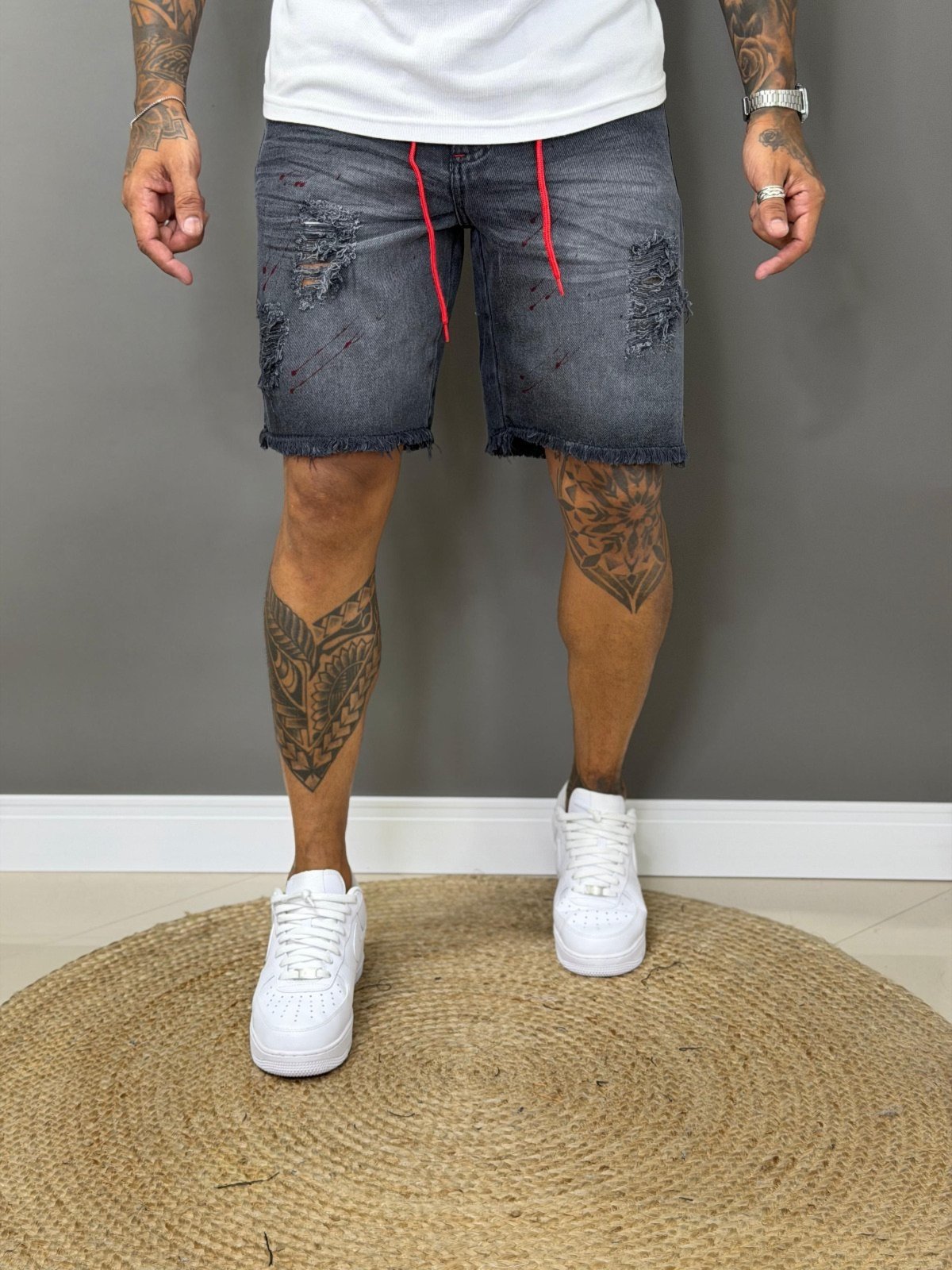 Bermuda Jeans Masculina Estilo Jogador Detalhes Unicos Cordao Ajustavel Rasgados Puidos Grafite