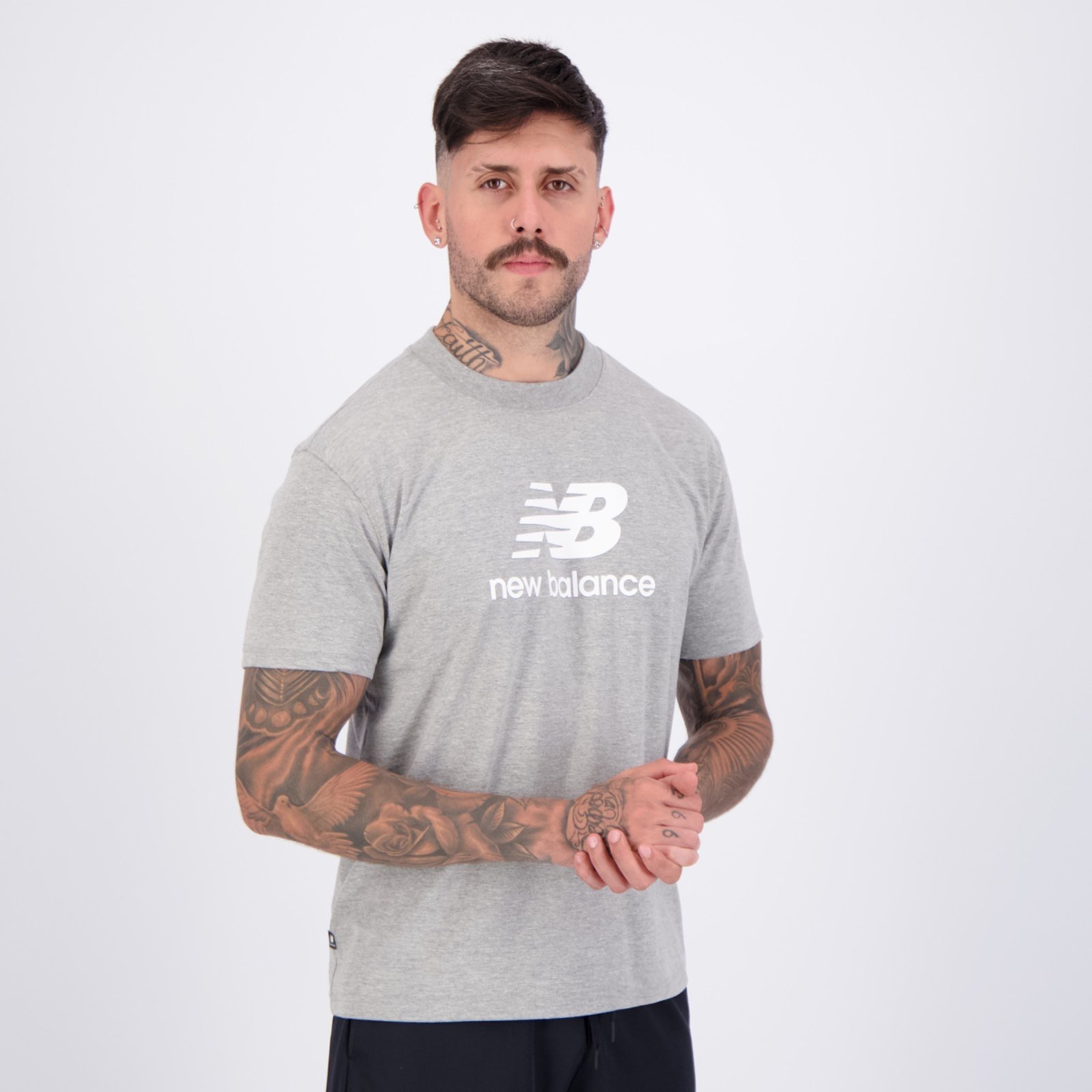 Vista 3 Camisa New Balance Essentials cinza New Balance cinza