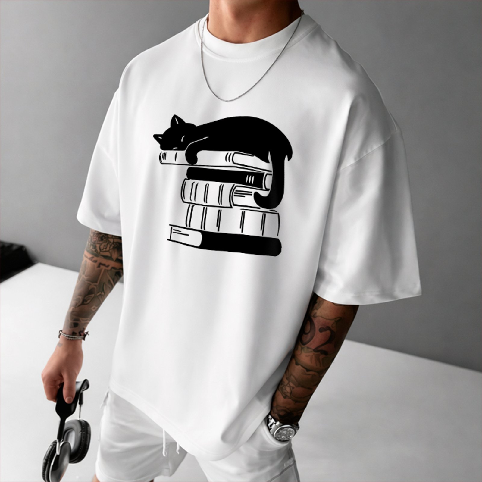 Camiseta Oversized Cat Lover Books Style Unissex Branco