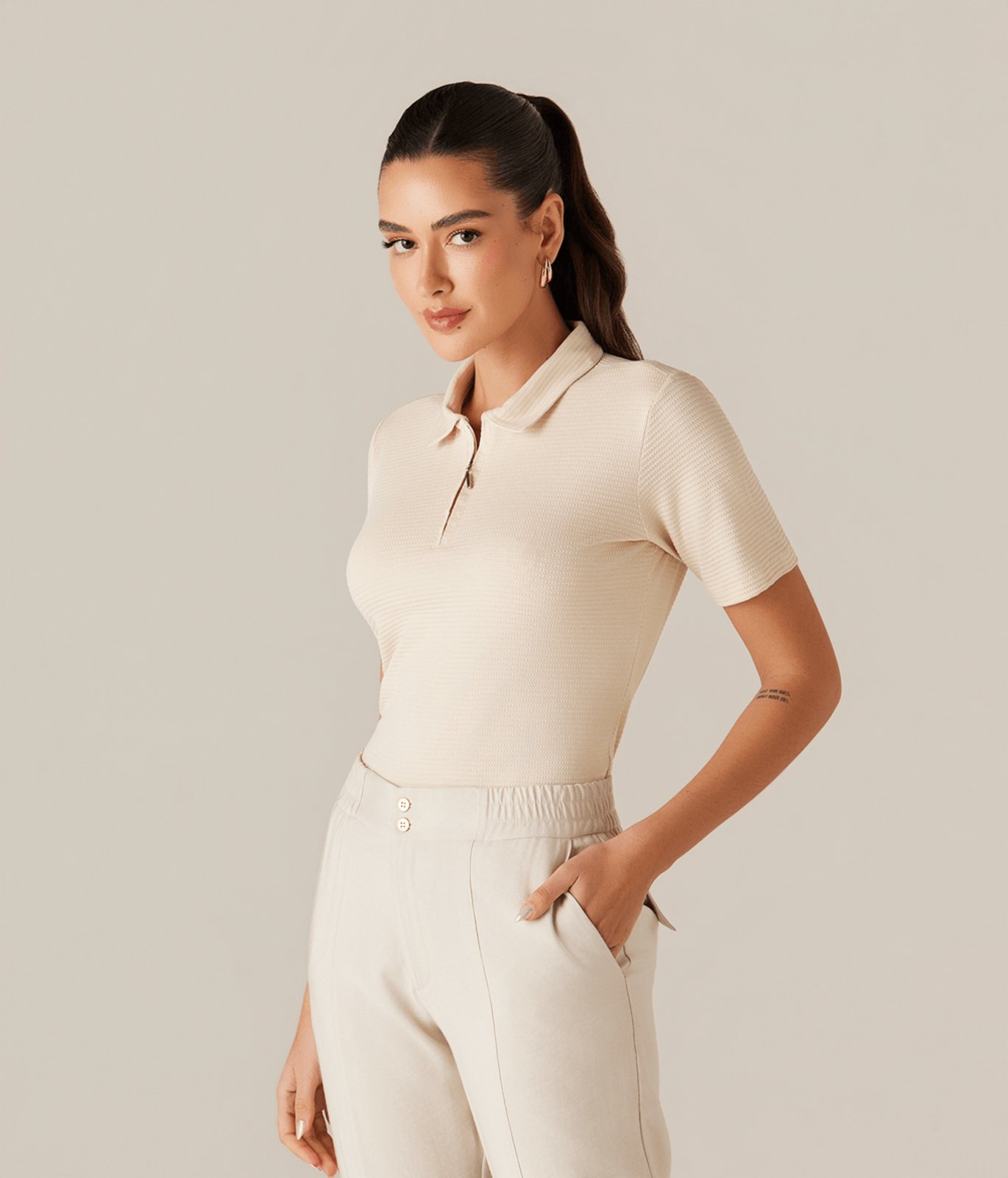 Blusa Malha Gola Polo Feminina Bege Claro