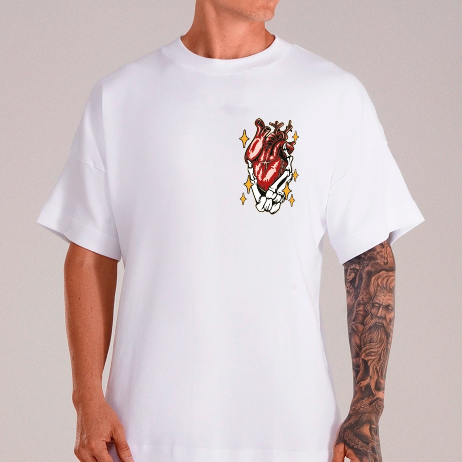 Camiseta Ousy Streetwear Don’t Leave Me Coração com Mãos Oversized Unissex Branco