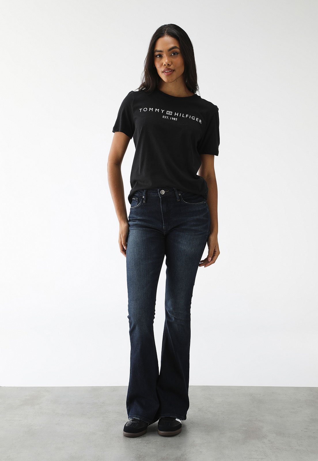 Vista 3 Camiseta Tommy Hilfiger Reta Logo Preta preto Tommy Hilfiger preto