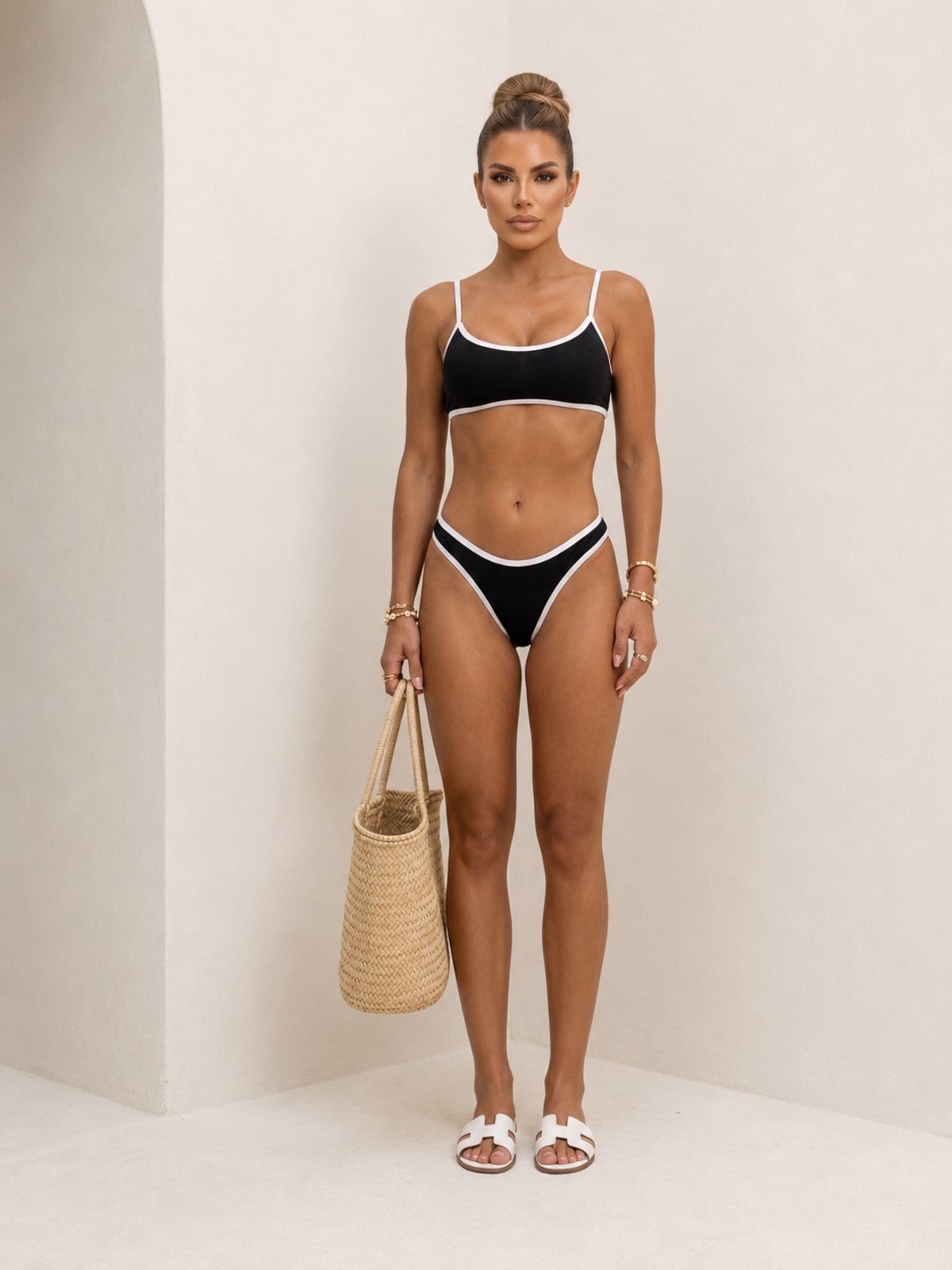 Biquíni Feminino Luxo Preto com Acabamento Branco Praia Resort e Piscina
