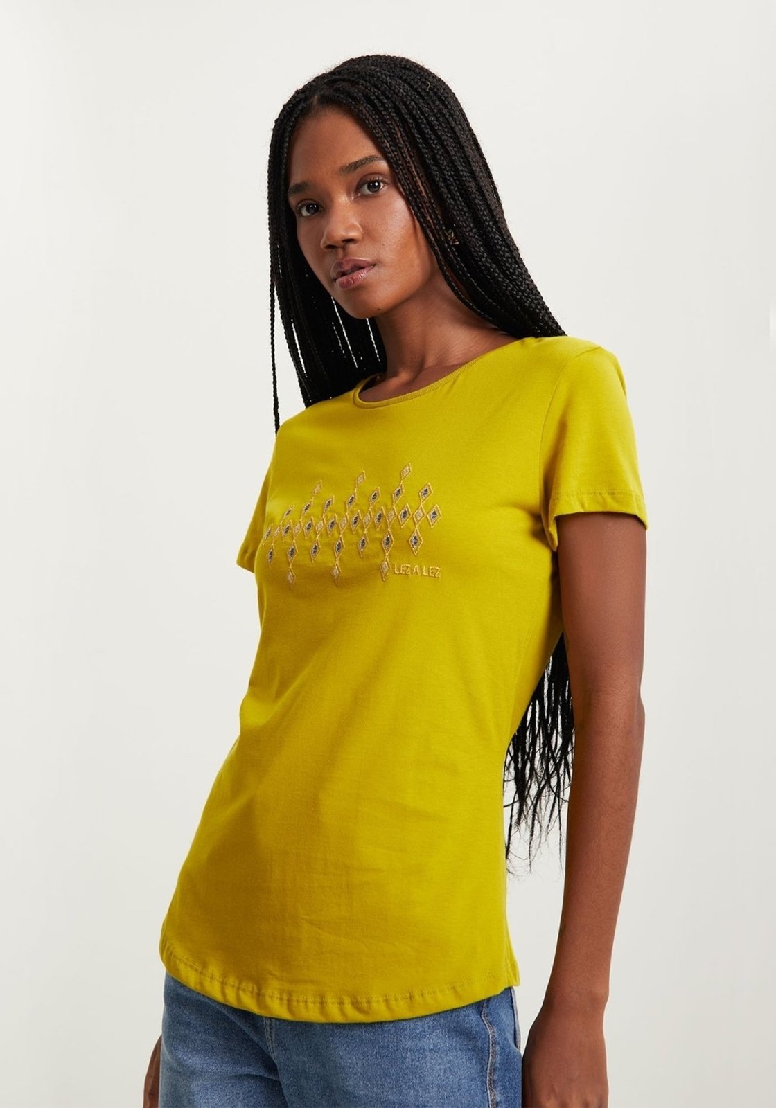 Blusa T-shirt De Mangas Curtas Com Apliques Termocolantes