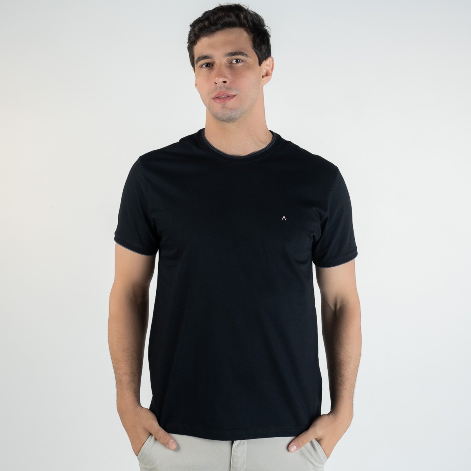 Camiseta Aramis Preto Friso Gola Chumbo