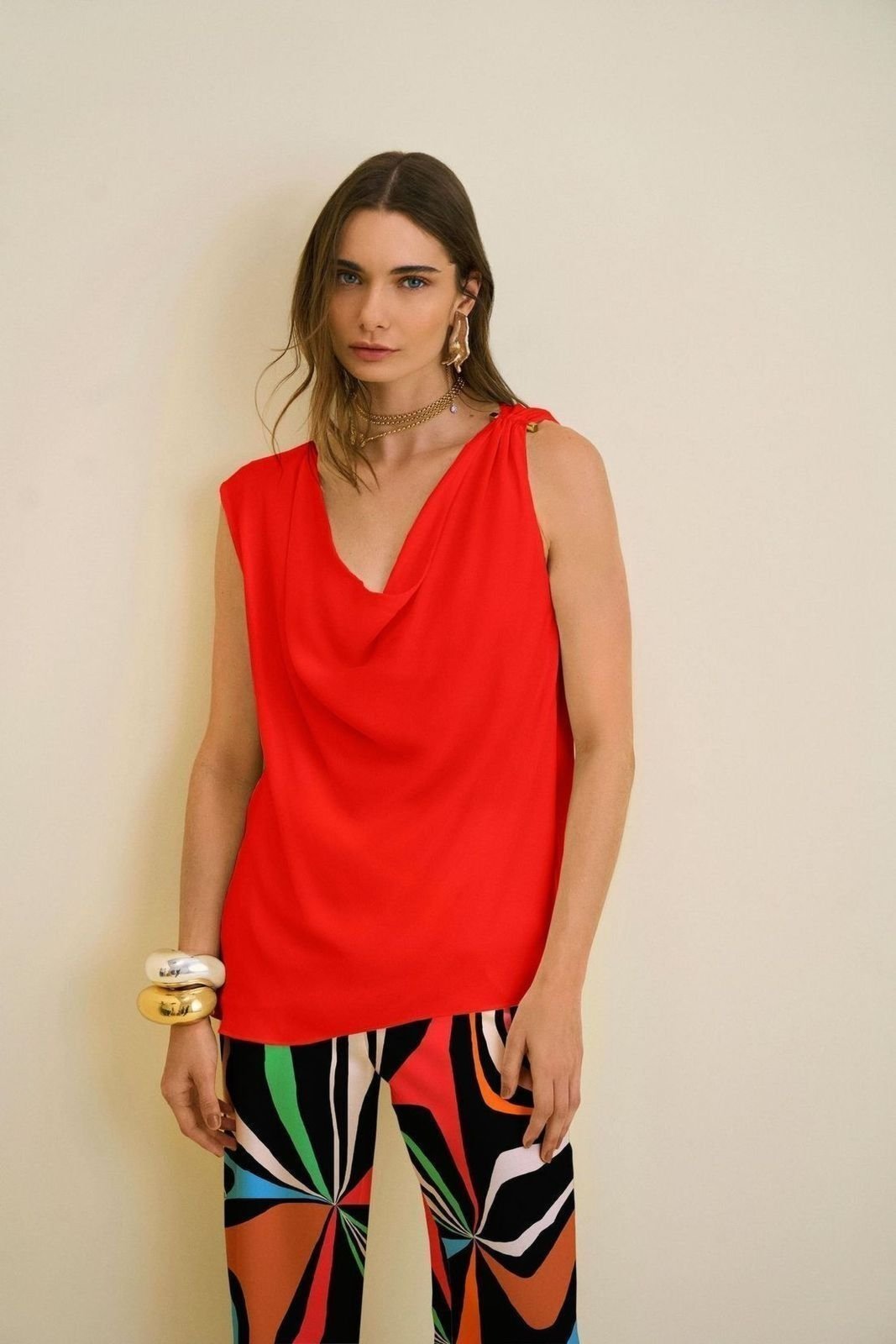 Blusa Morena Rosa Decote Degage Sem Manga Detalhe Ombro - Vermelho