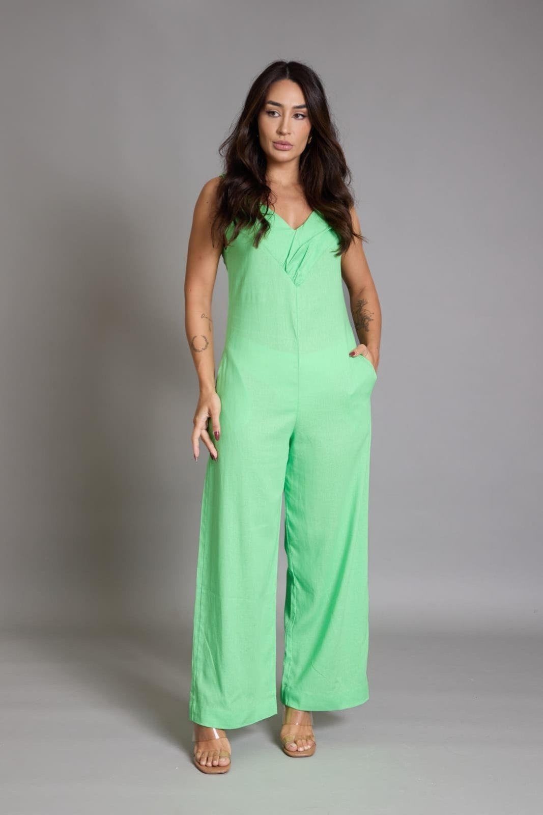 Macacão Pantalona Franzido com Decote em V Lemier Collection Verde