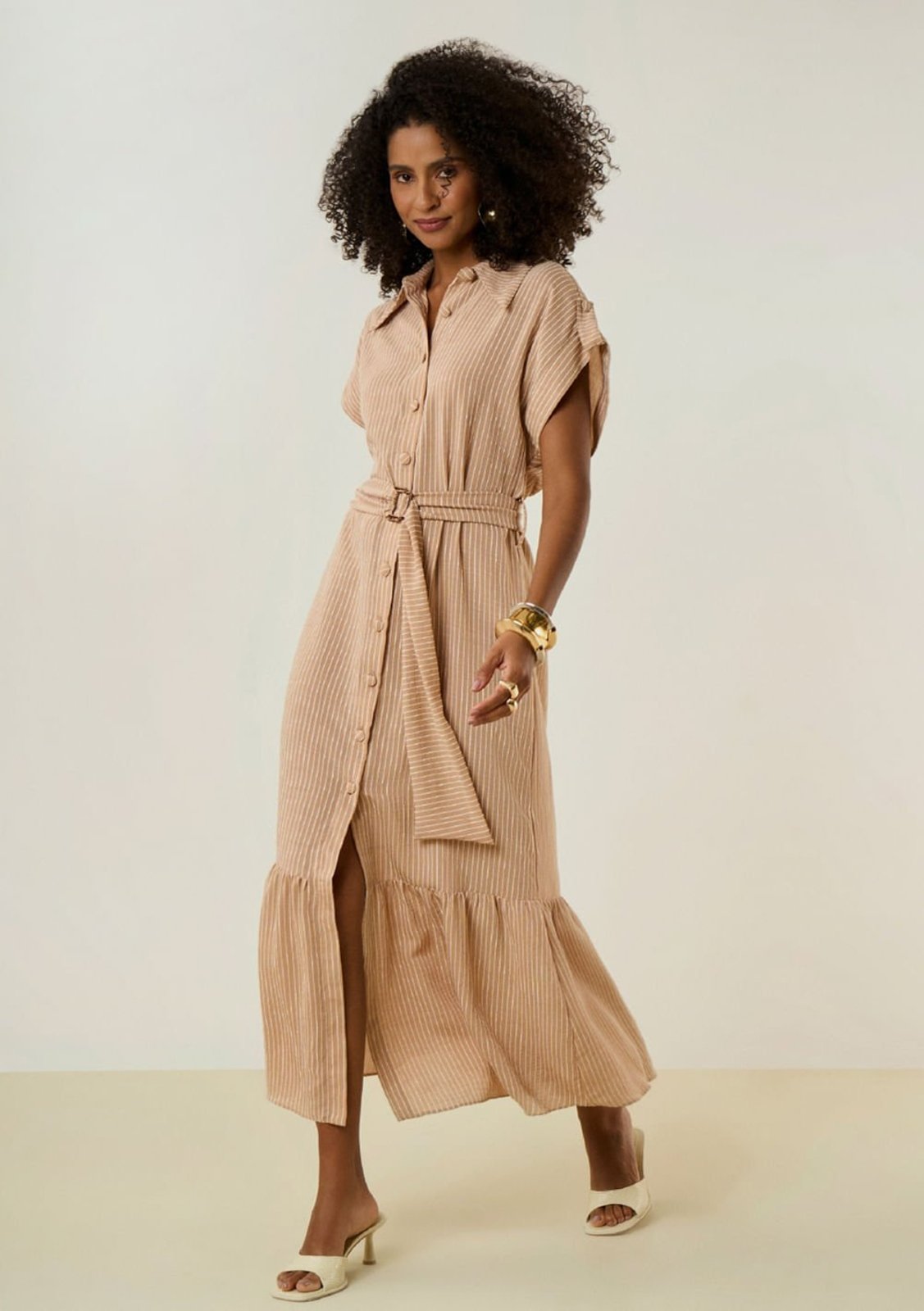 Vestido Maria Valentina Solto Gola Clássica Manga Curta Midi Marrom