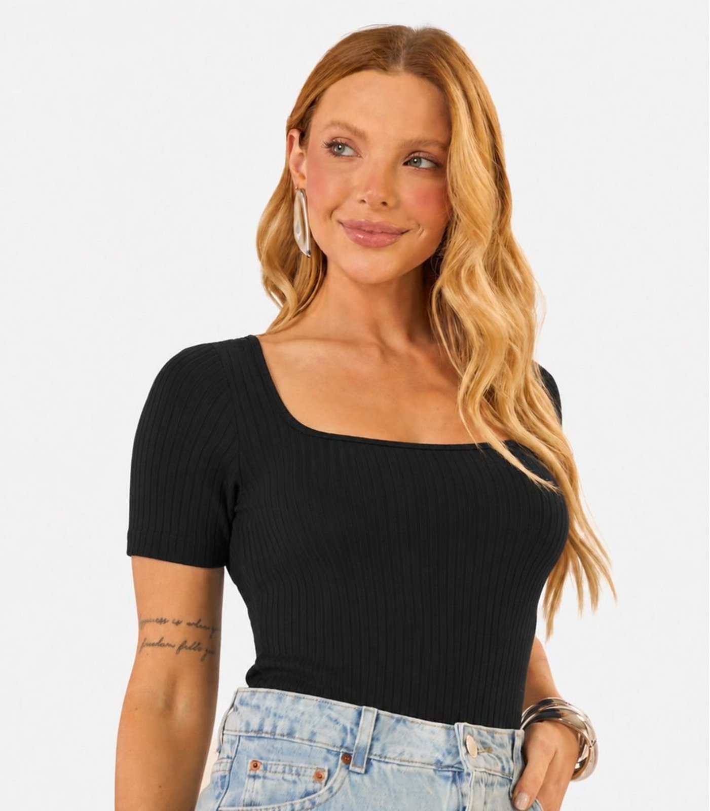 Blusa Feminina Decote Em U Infinita Cor Preto
