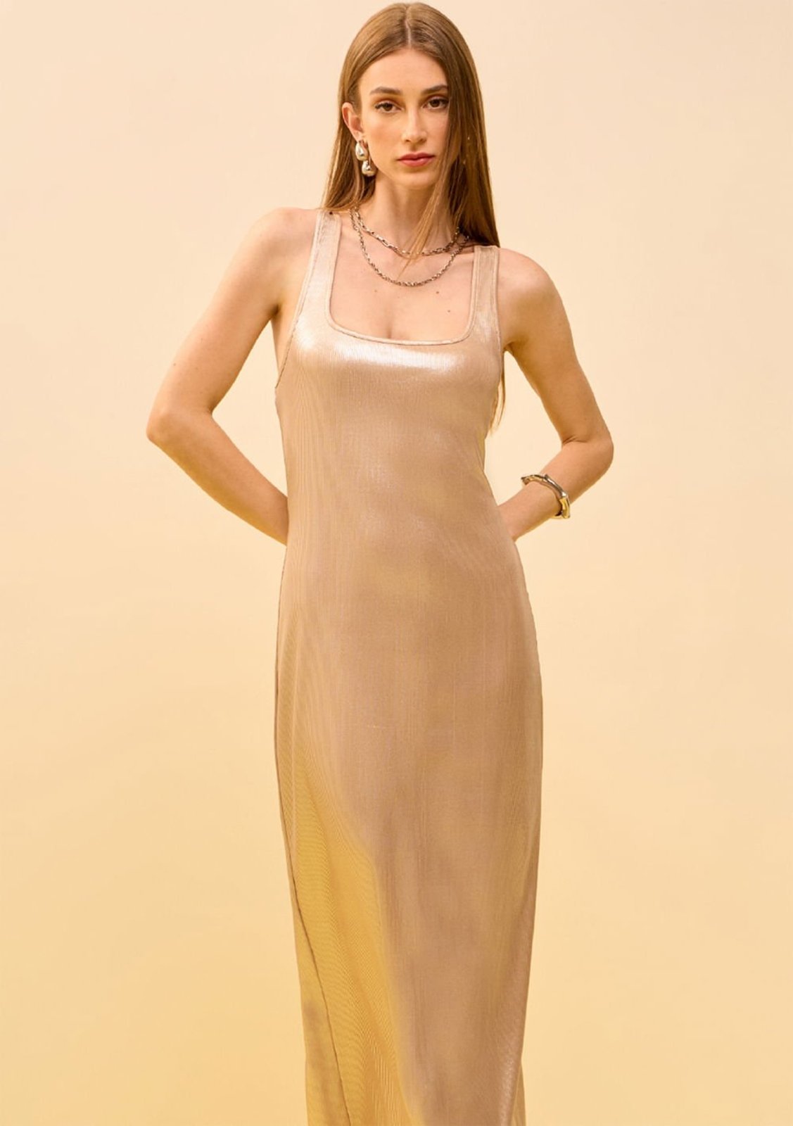 Vestido Zinco Ajustado Decote Reto Sem Manga Midi Bege