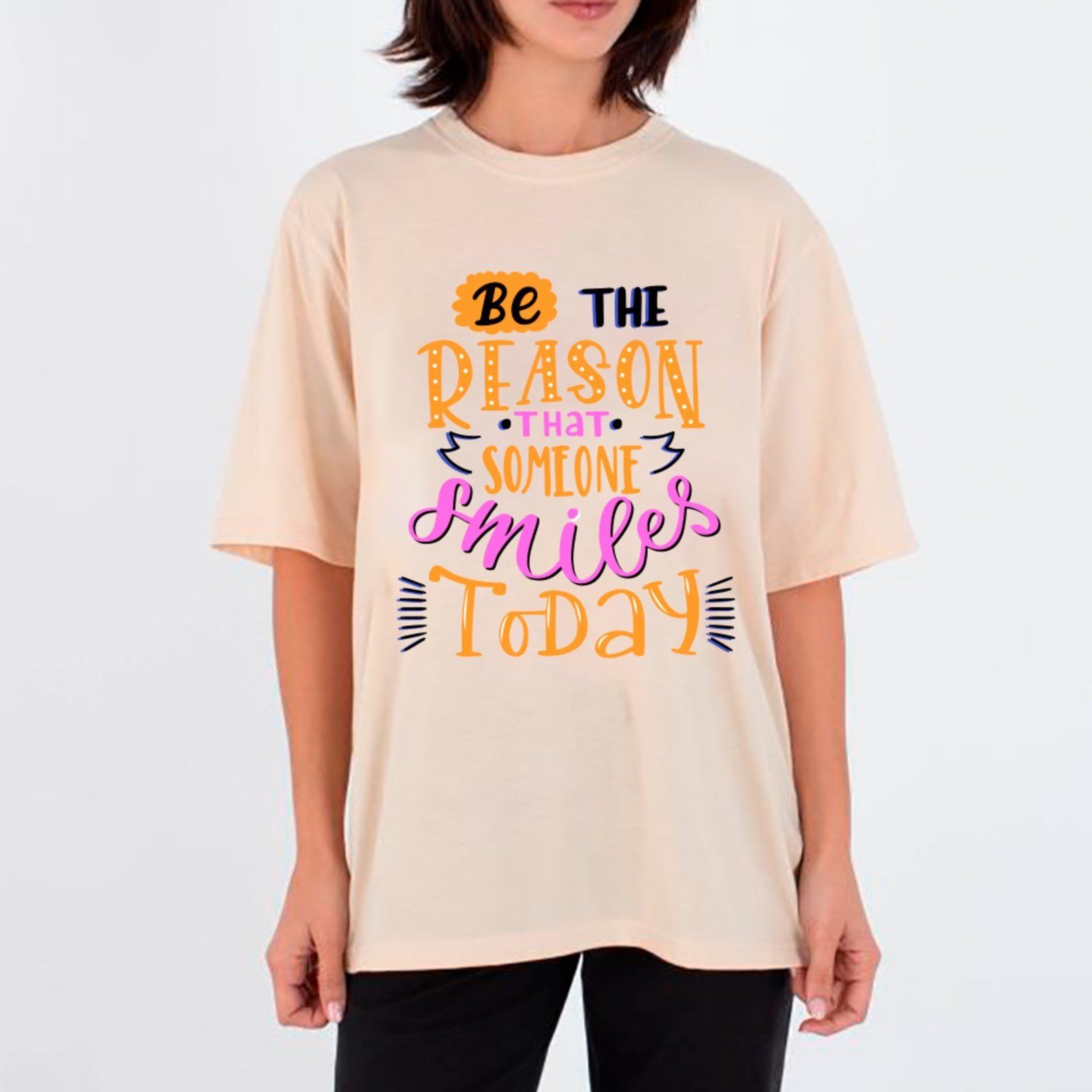 Camiseta Ousy Someone Smiles Today Oversized Feminina Off White