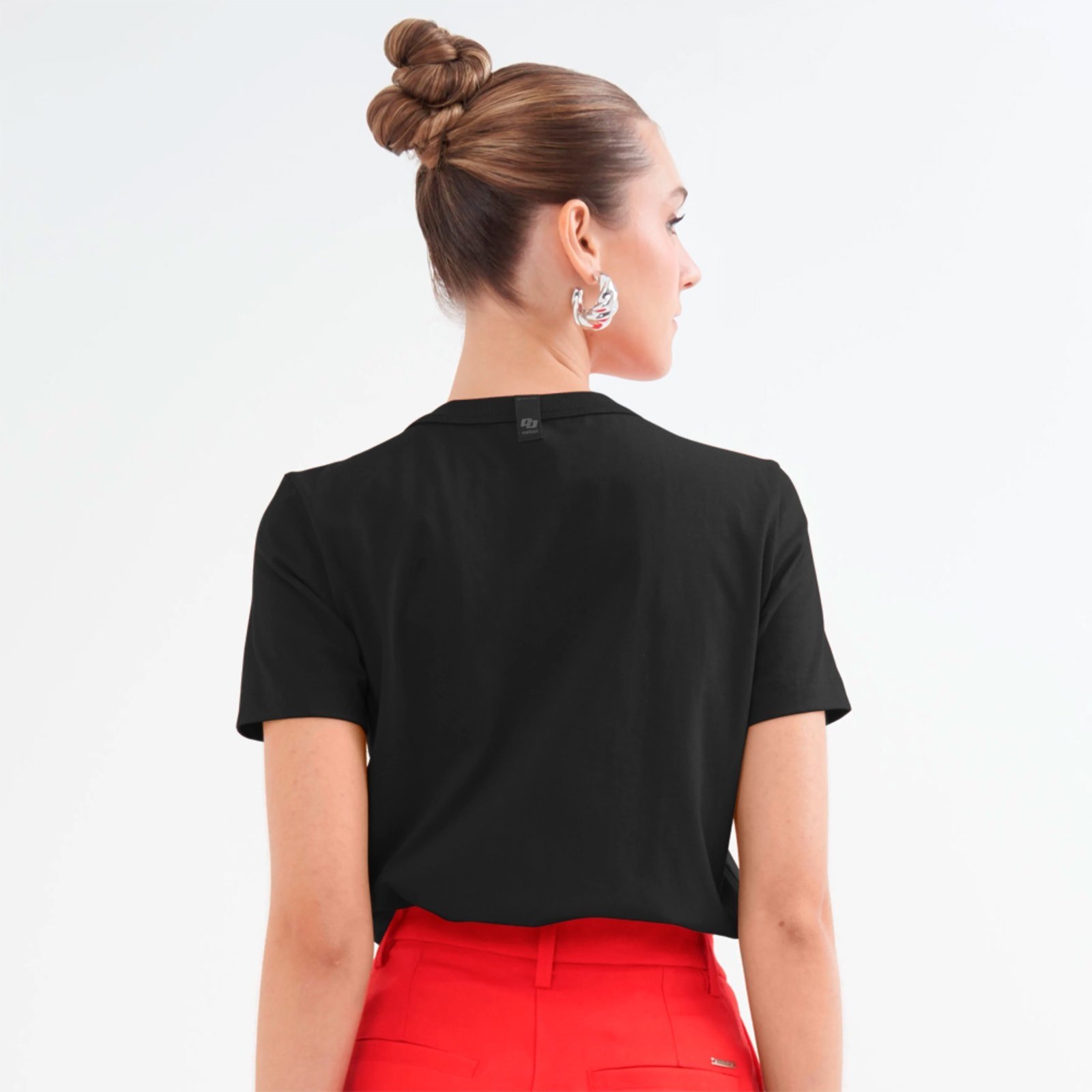 Vista 3 Camiseta Colcci Iconic Metal Pr26 Feminino preto Colcci preto