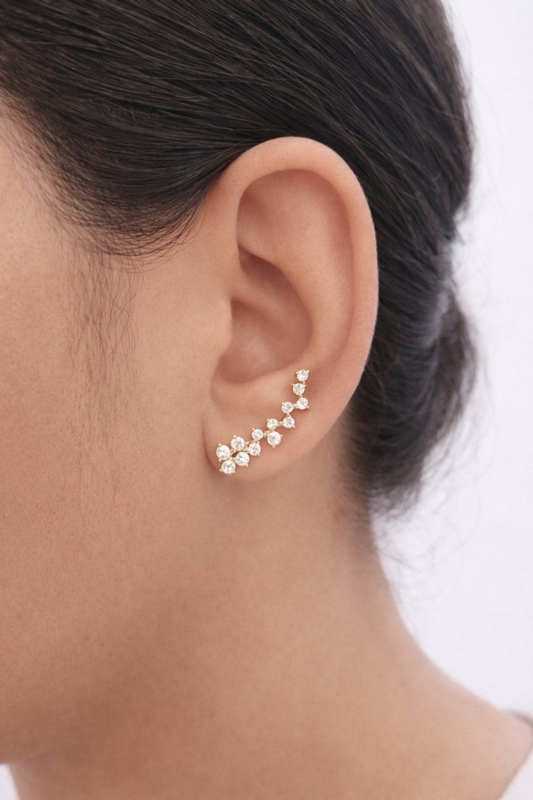 Vista 3 Brinco Ear Cuff de Zirconias Banhado a Ouro 18k Alexandra Michelassi Semijoias dourado