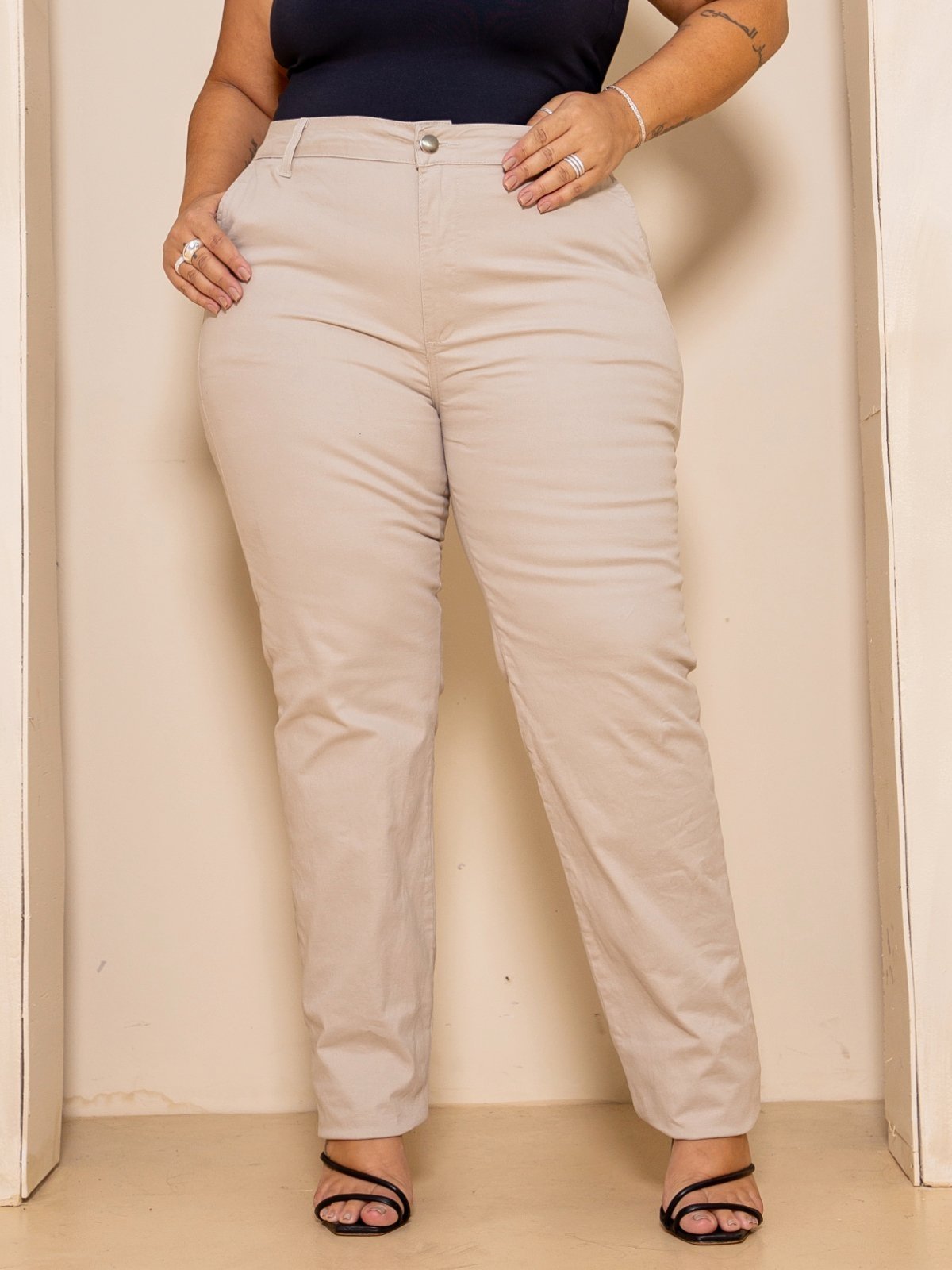 Calça Sarja Plus Size Alfaiataria Reta Cintura Alta Bege