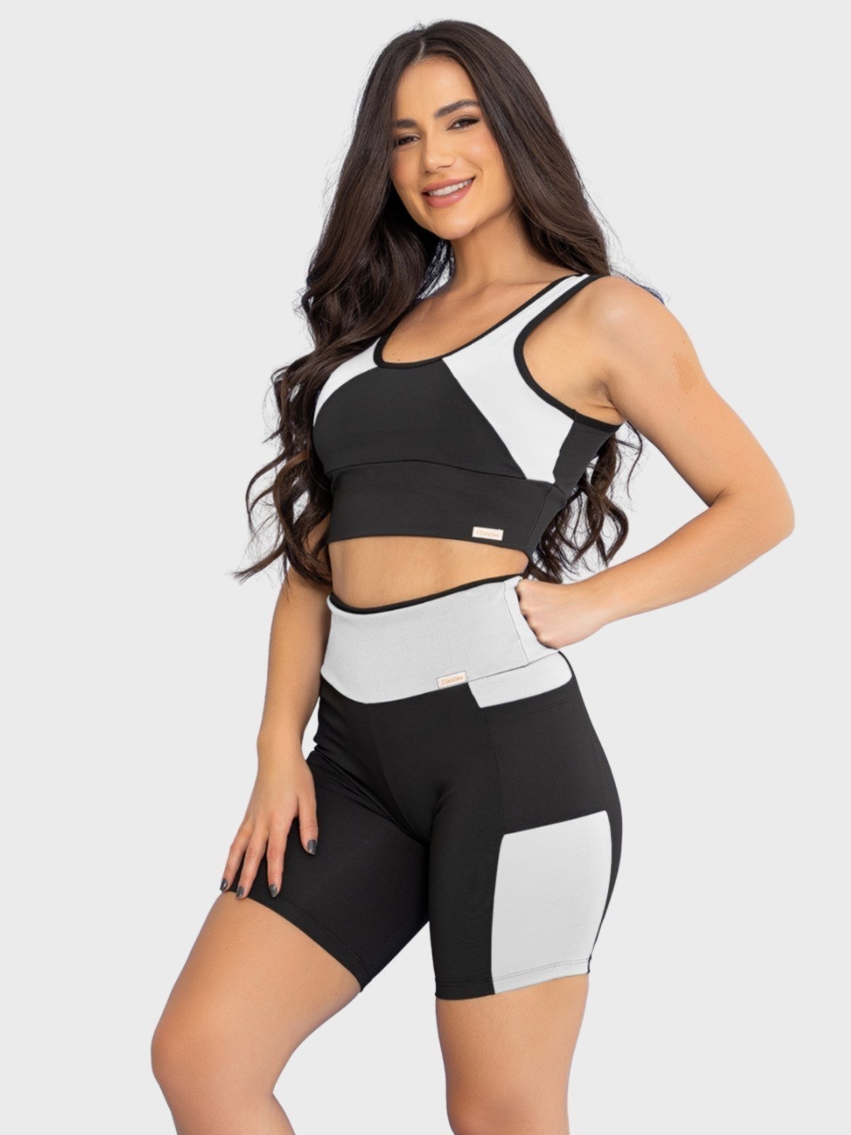 Conjunto Fitness Tarelles Top Short Bolso Preto e Branco