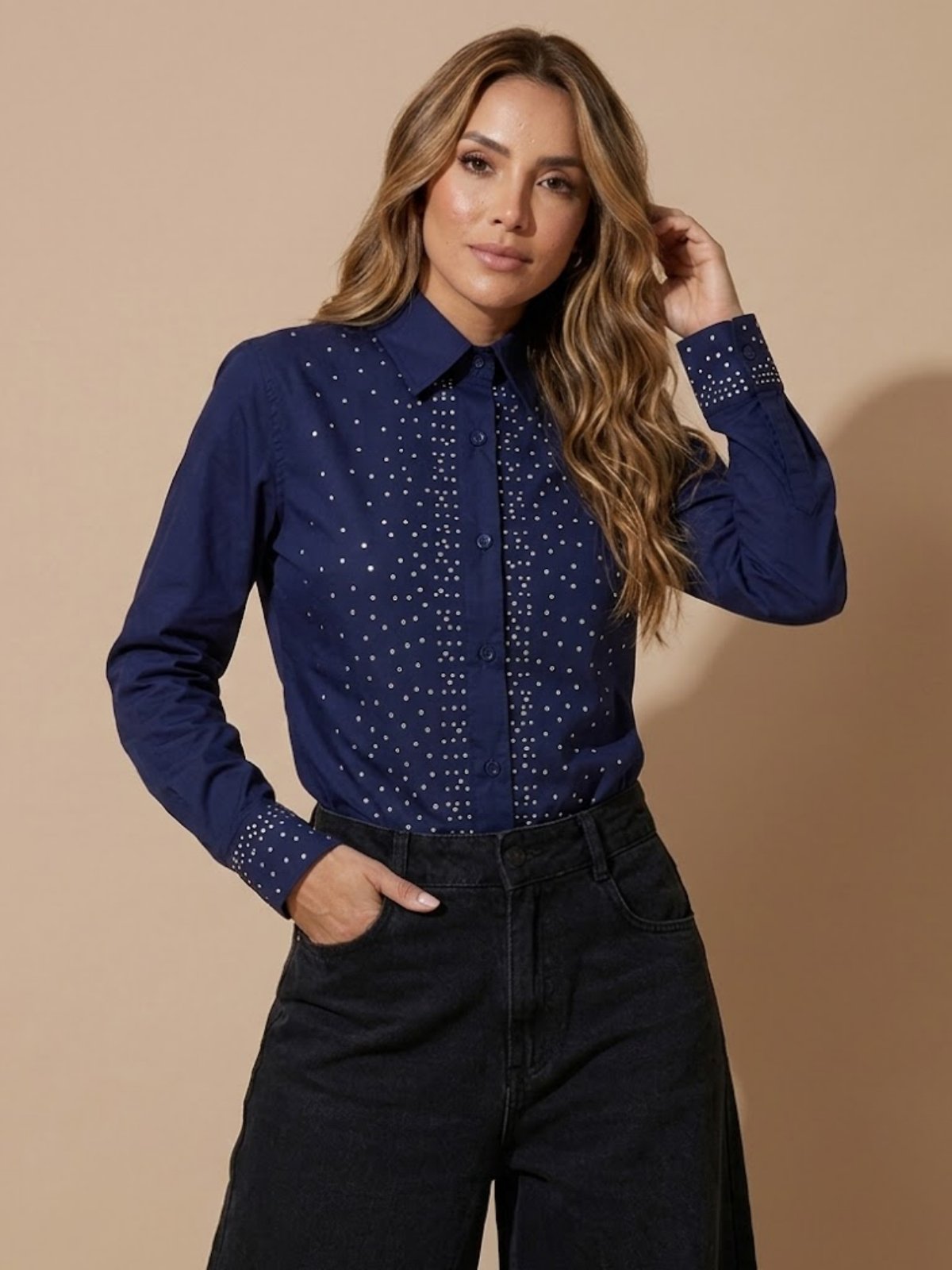 Camisa Social Feminina Slim Azul Marinho Estelar com aplicação de strass frontal e nos punhos | Blusa com Manga Longa