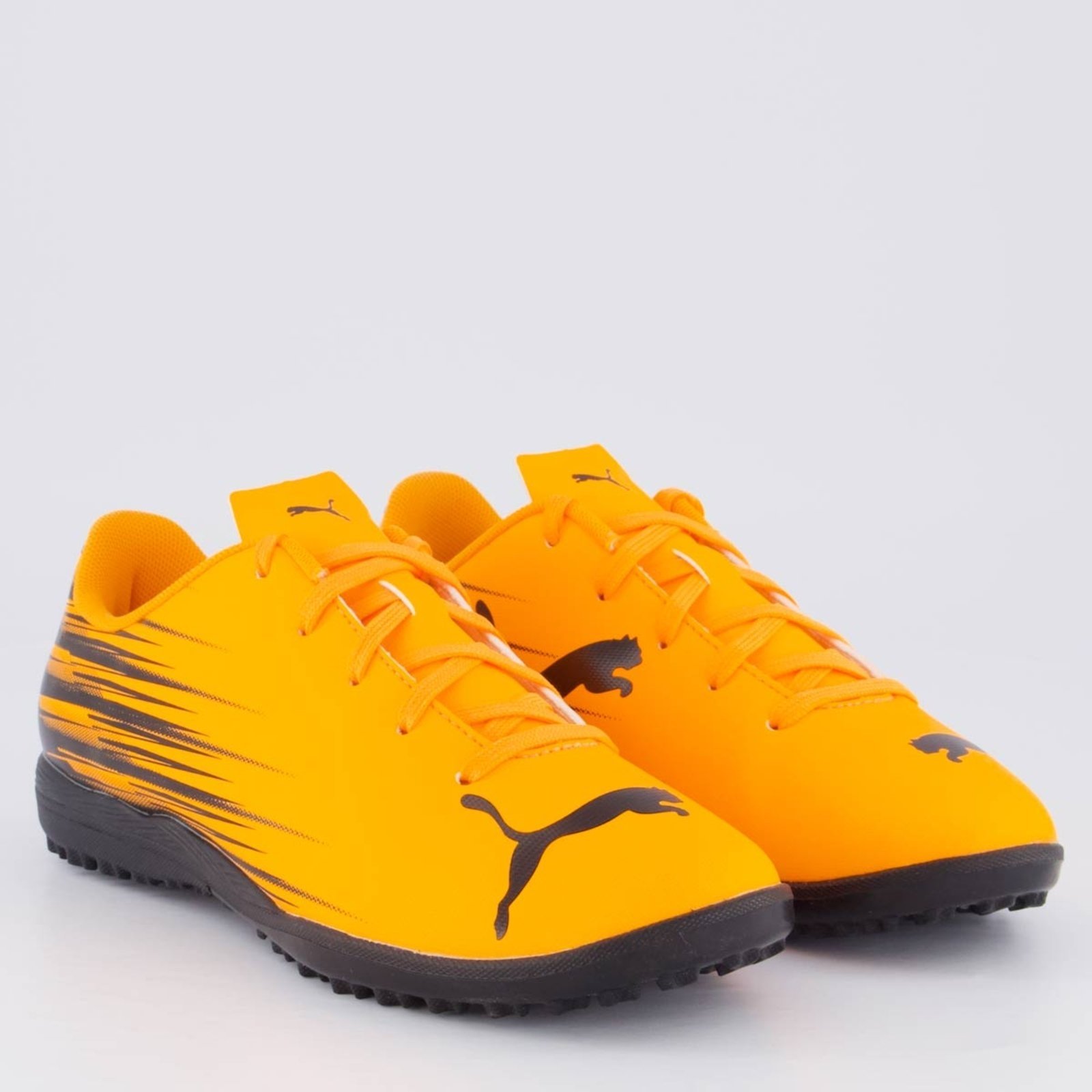 Vista 3 Chuteira Puma Attacanto II TT Society Juvenil e Preta laranja Puma laranja