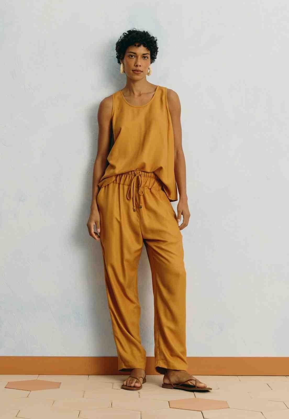Calça Lisa Cós Elástico Amarelo