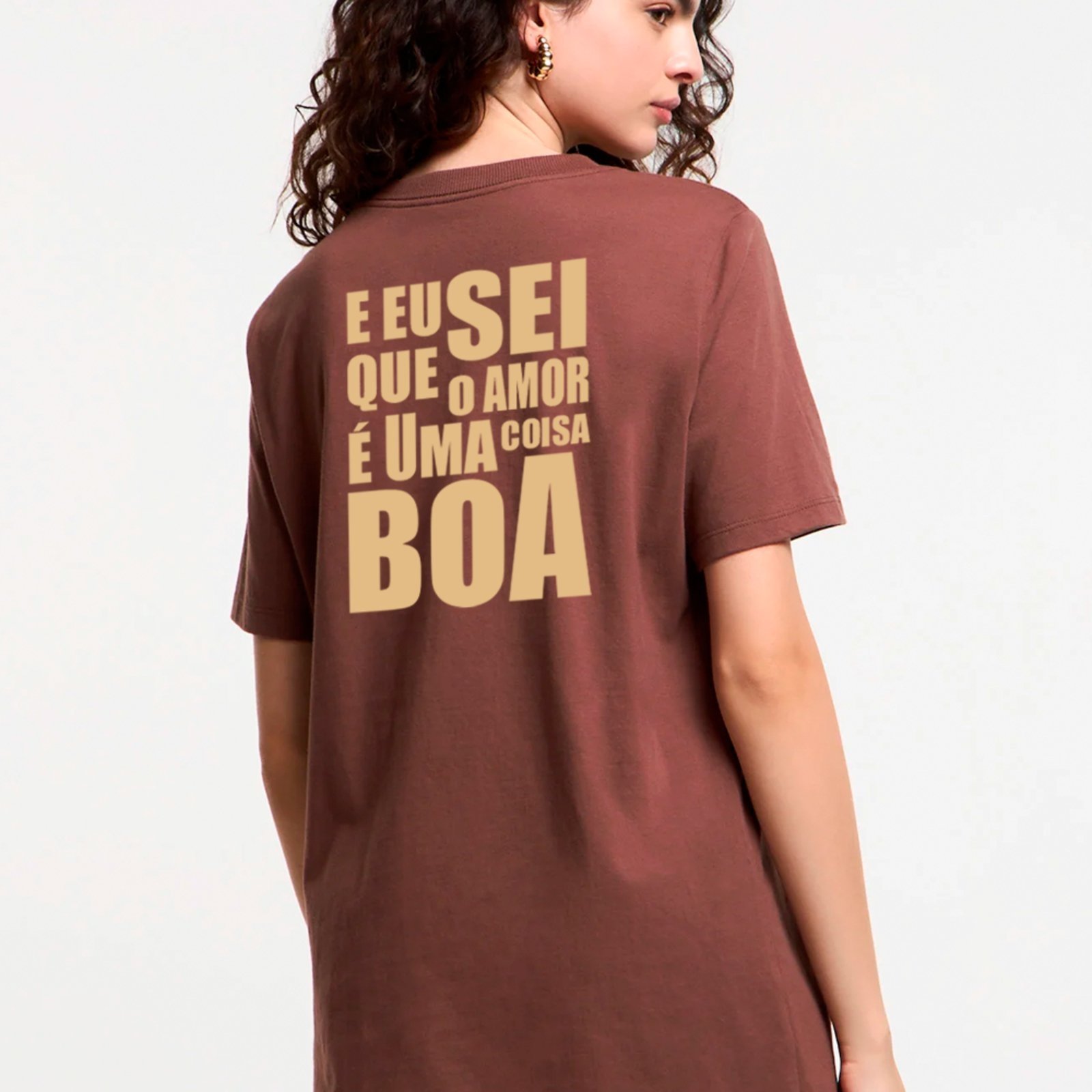 Vista 3 Camiseta Ousy Básica Belchior Frase Poética úsica Brasileira Unissex marrom ousy marrom