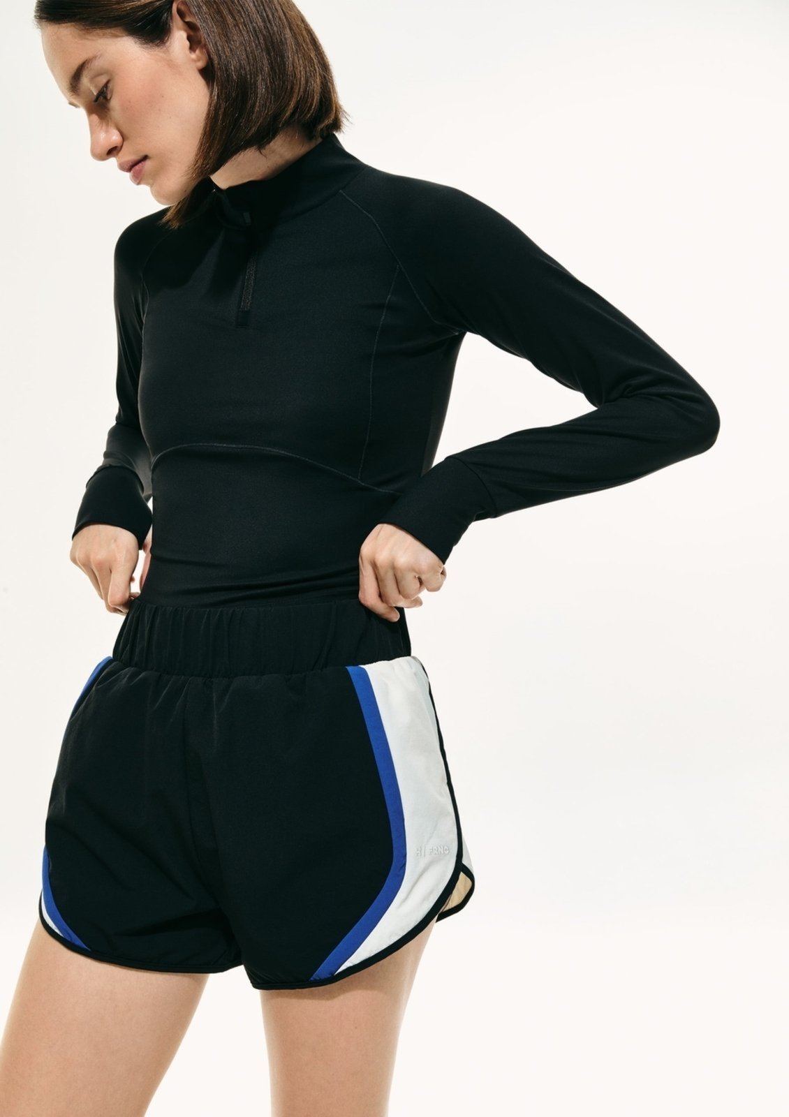 Shorts Runner Recortes Hering Sports + FRNC