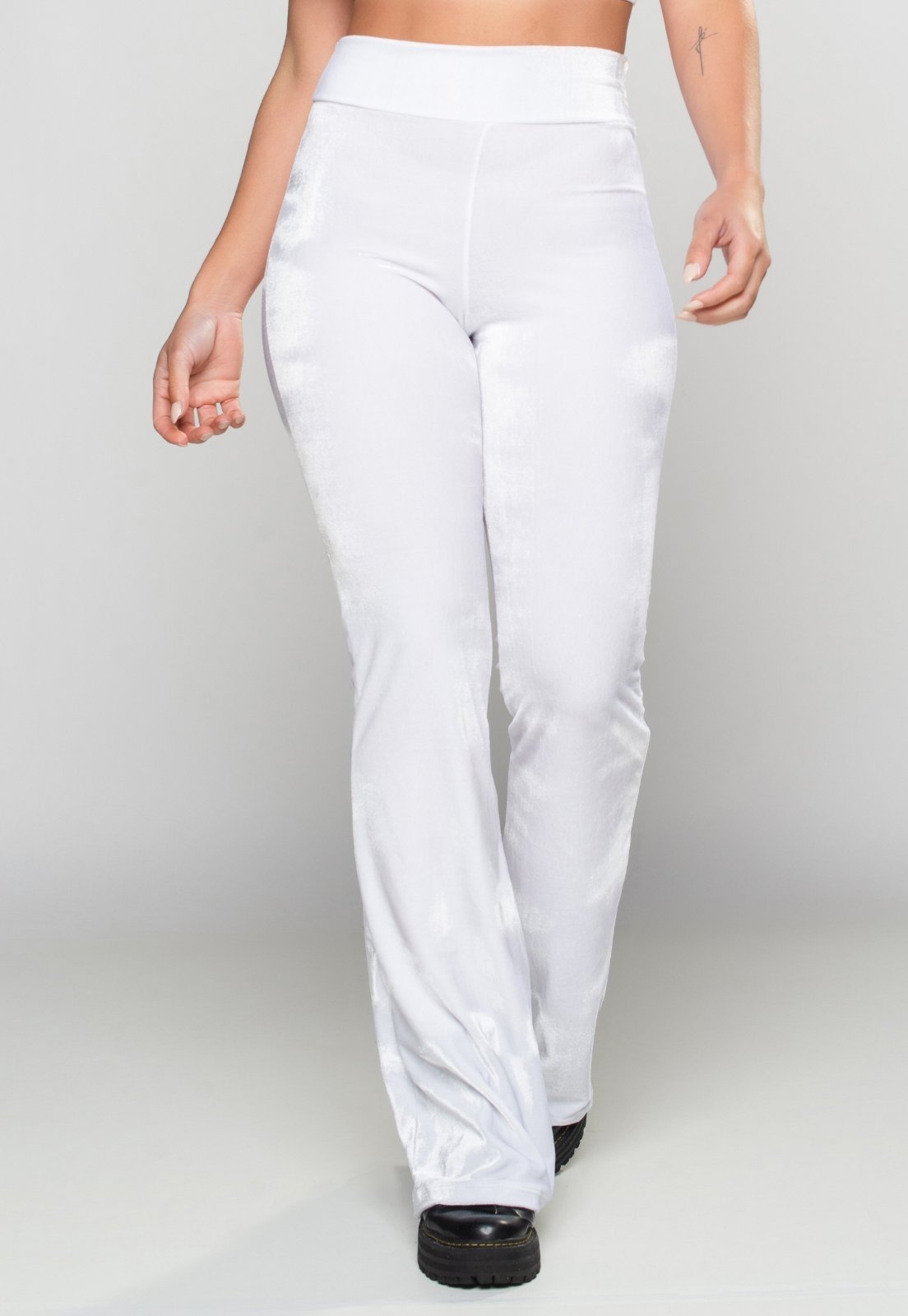 Calça MVB Modas Feminina Flare Pantalona Veludo Branco