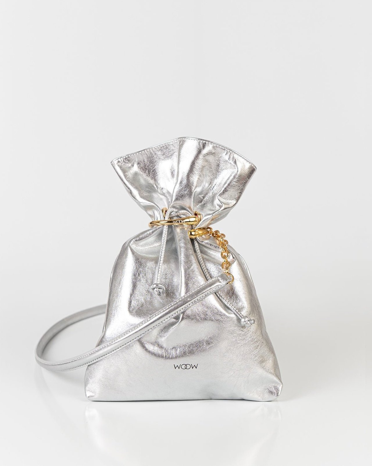 Bolsa Bucket Média Rafaela Couro Silver com Bracelete