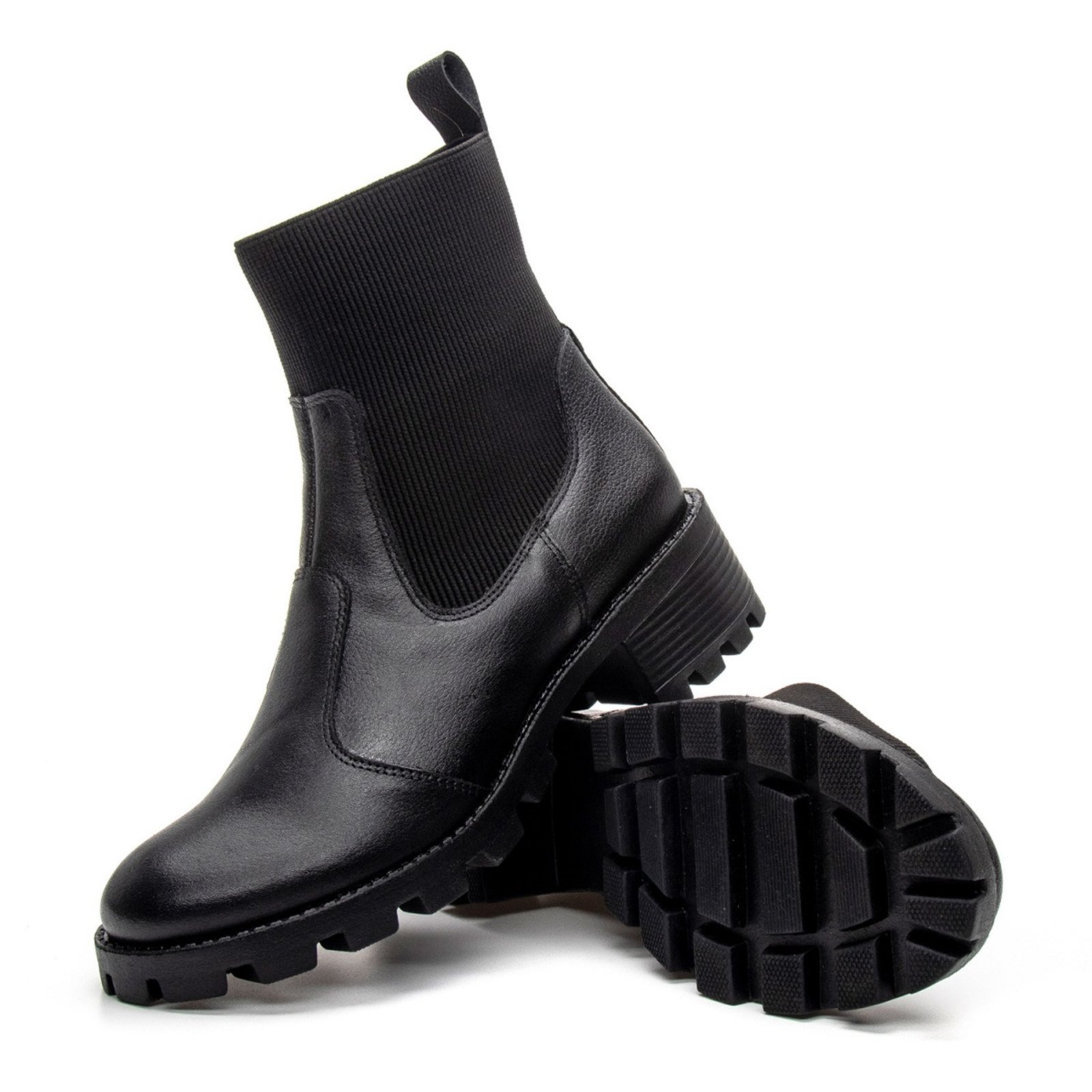 Bota Coturno Tratorada Feminina em Couro Preto Zafrem