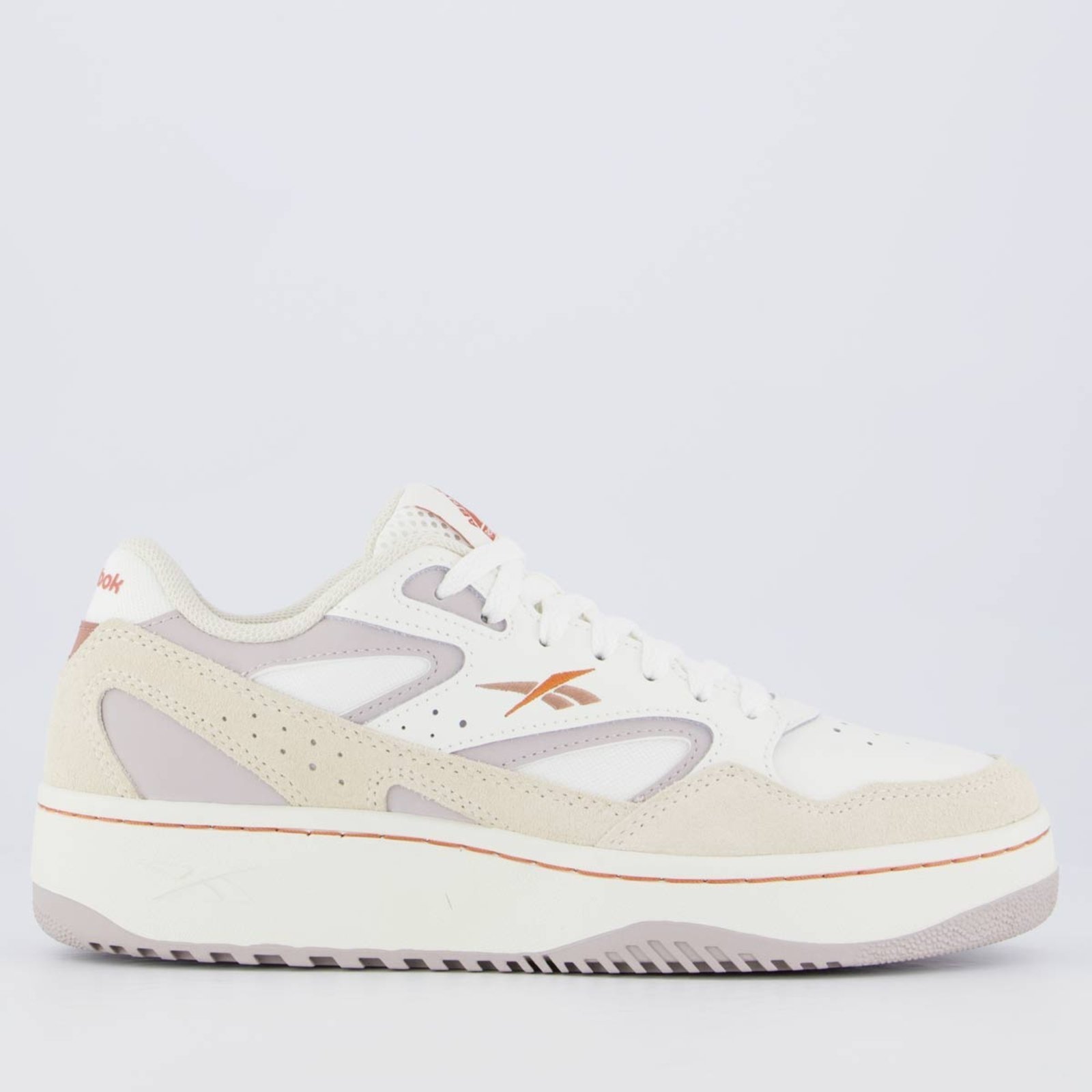 Vista 2 Tênis Reebok ATR Chill 96 e Bege branco Reebok branco