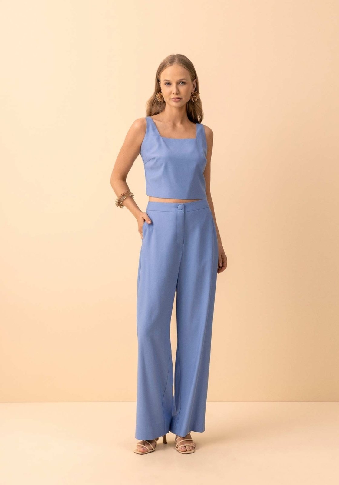 Calça Reta De Cintura Alta Com Bolsos Funcionais