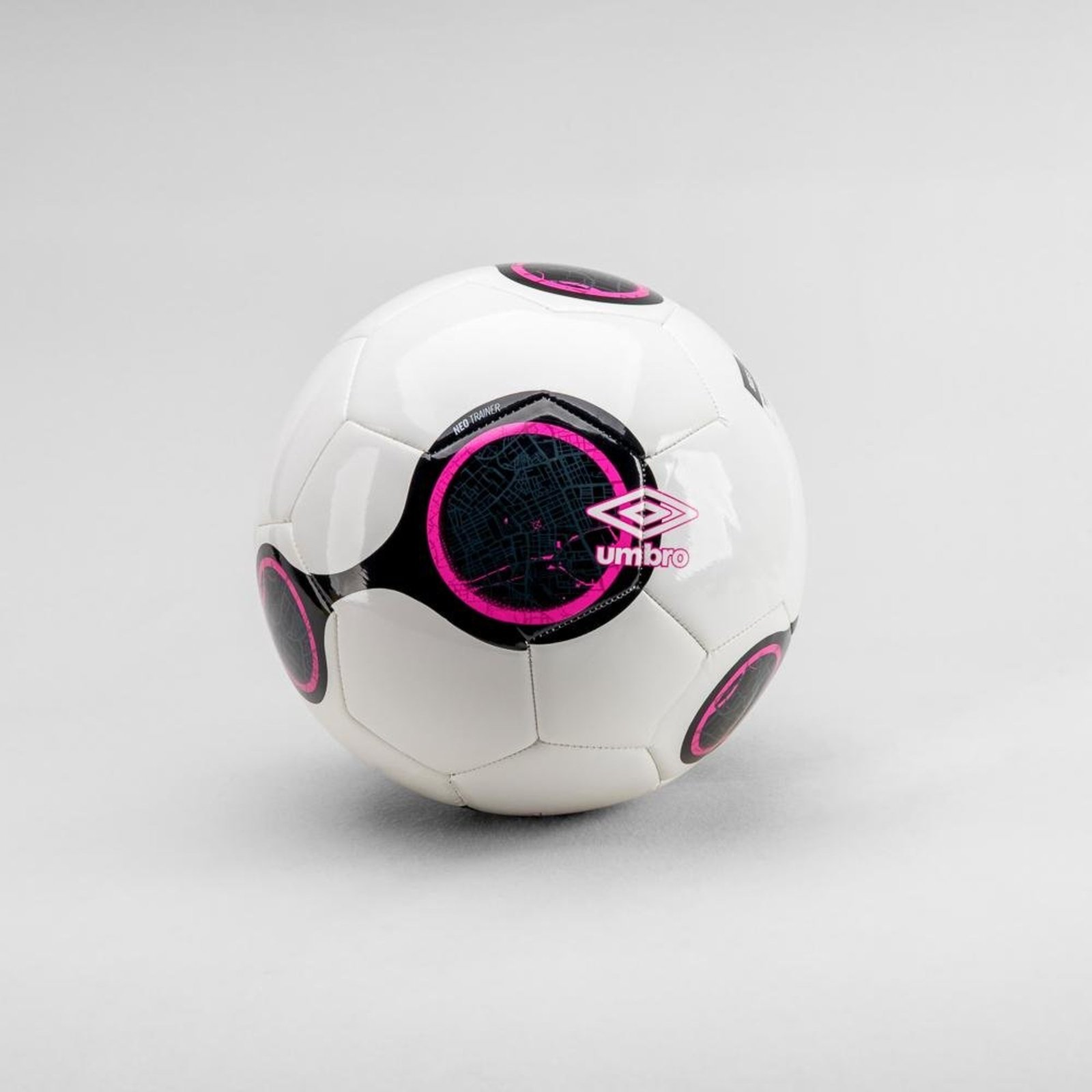 Bola De Campo Umbro Neo Trainer Ii Incolor