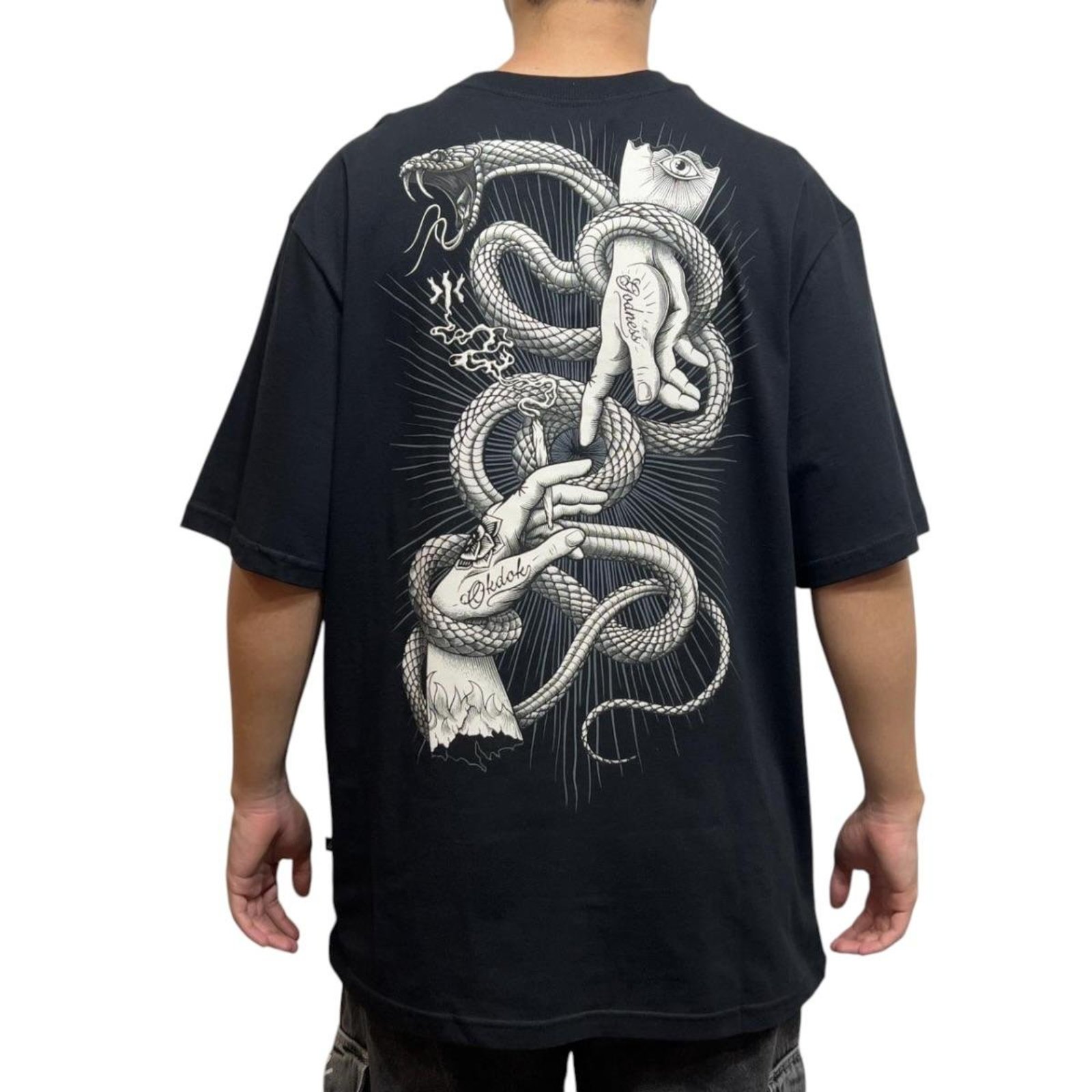 Camiseta Oversized Think Twice- Okdok - Preto