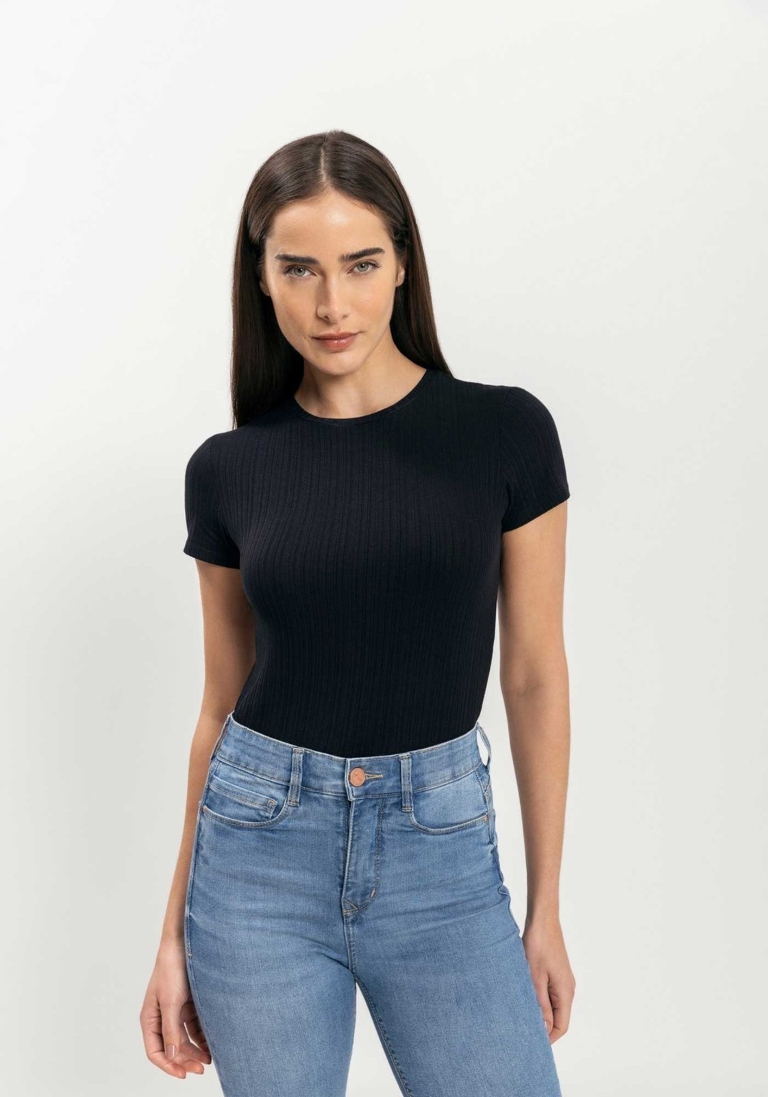 Blusa Básica Com Mangas Curtas E Gola Redonda Essential