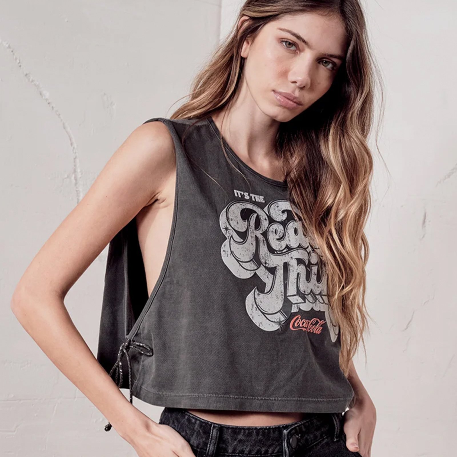 Regata Feminina Cropped Mixtape Real Thing Coca-Cola Jeans Chumbo