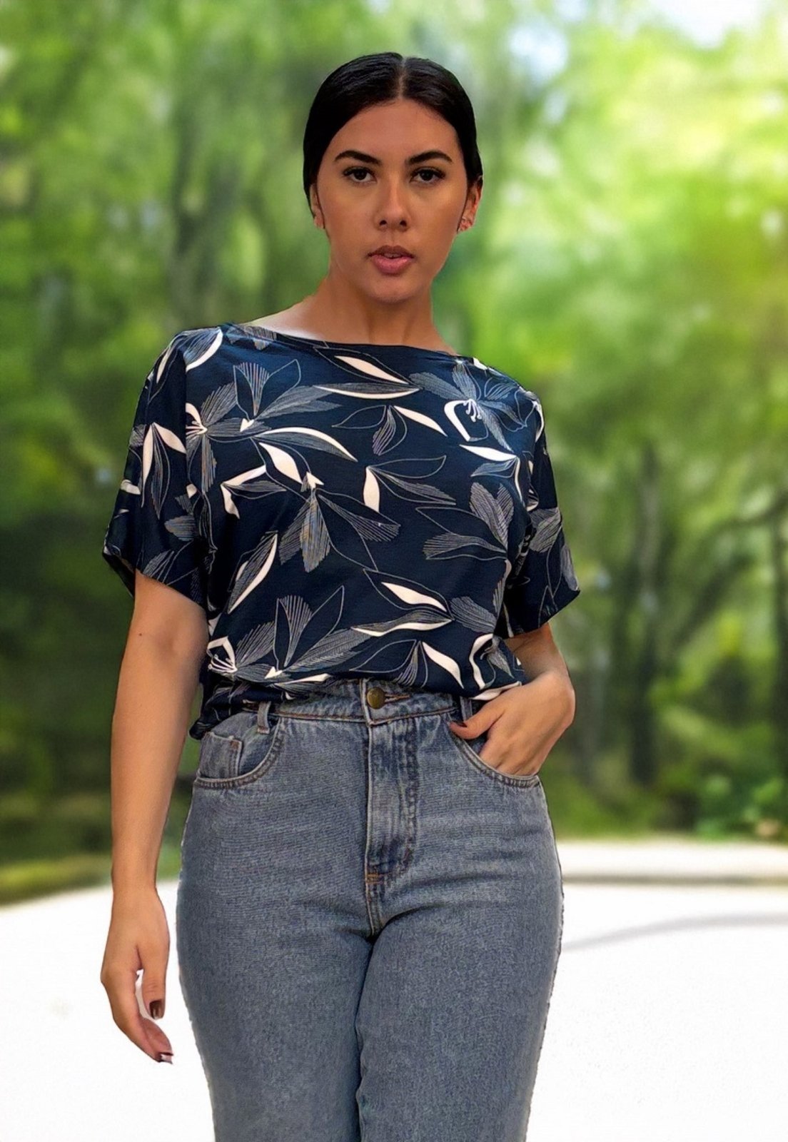 Blusa Básica Morcego Malha Gola Canoa Manga Curta Hibisco Blue