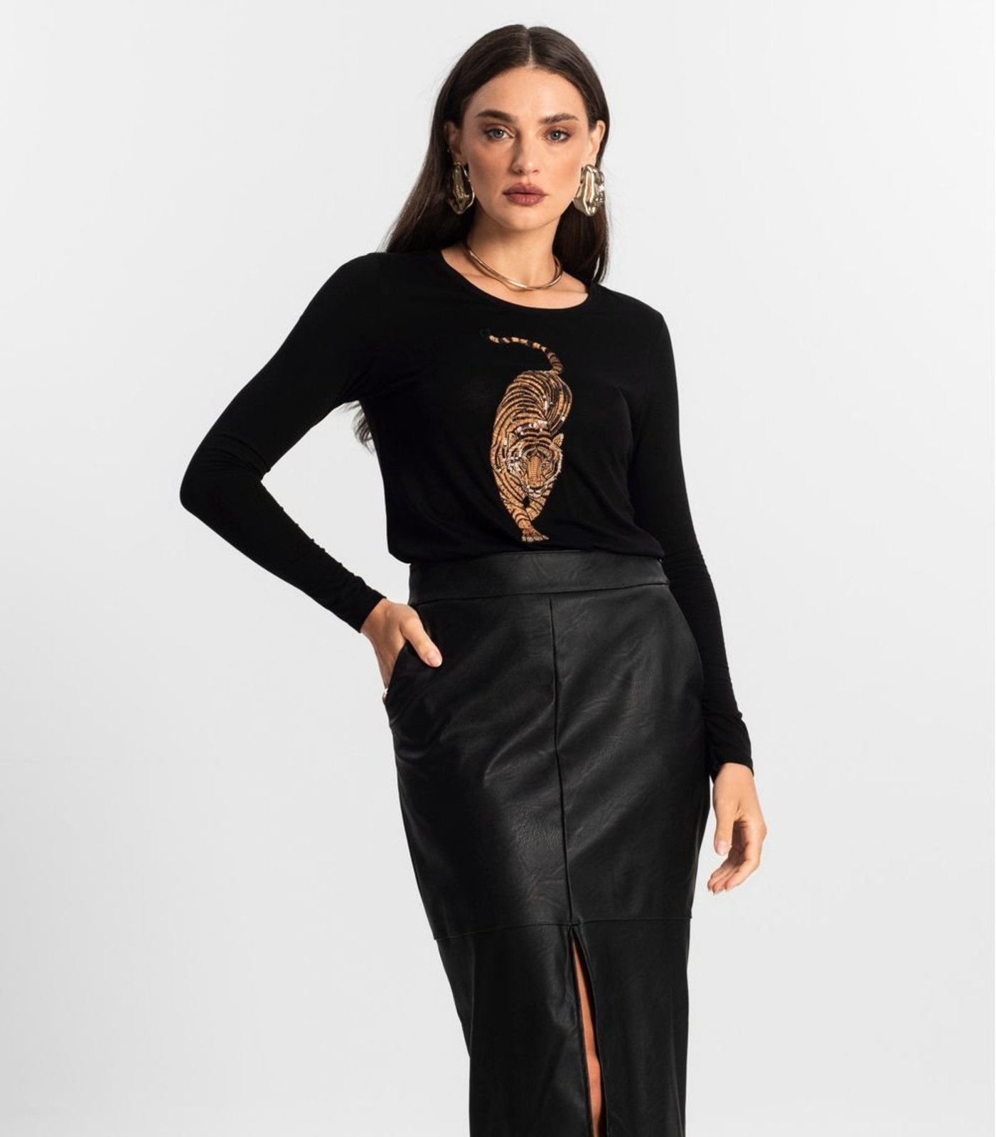 Blusa Manga Longa com Bordado Endless Preto