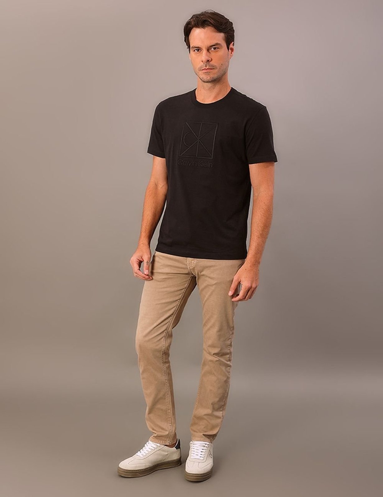 Camiseta Manga Curta Calvin Klein Masculino Aop Emblem Bordado - Preto Calvin Klein Jeans