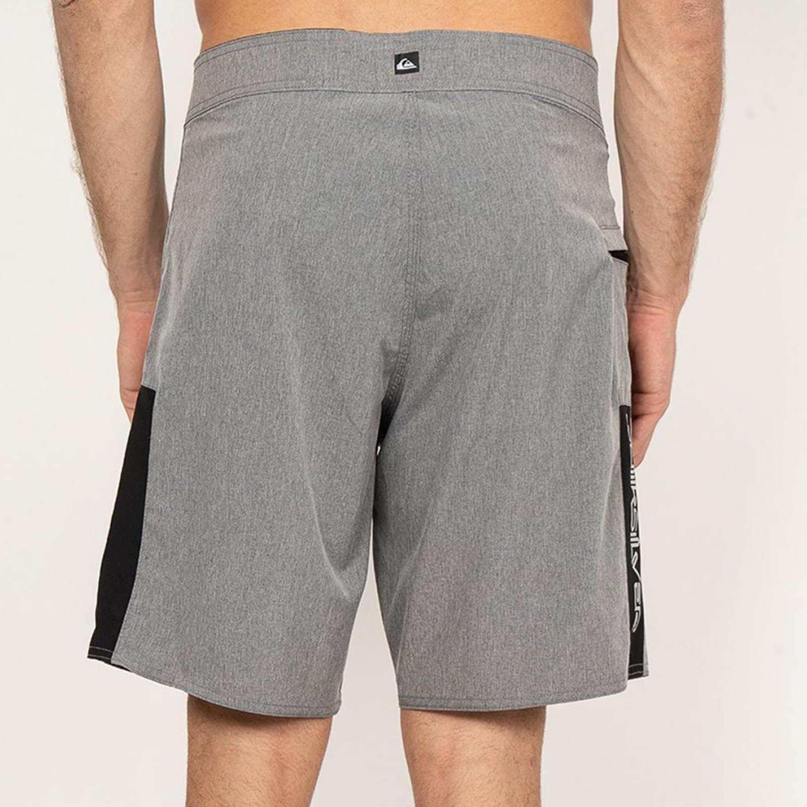 Bermuda Quiksilver Everyday Omno 20 SM26 Masculina Cinza