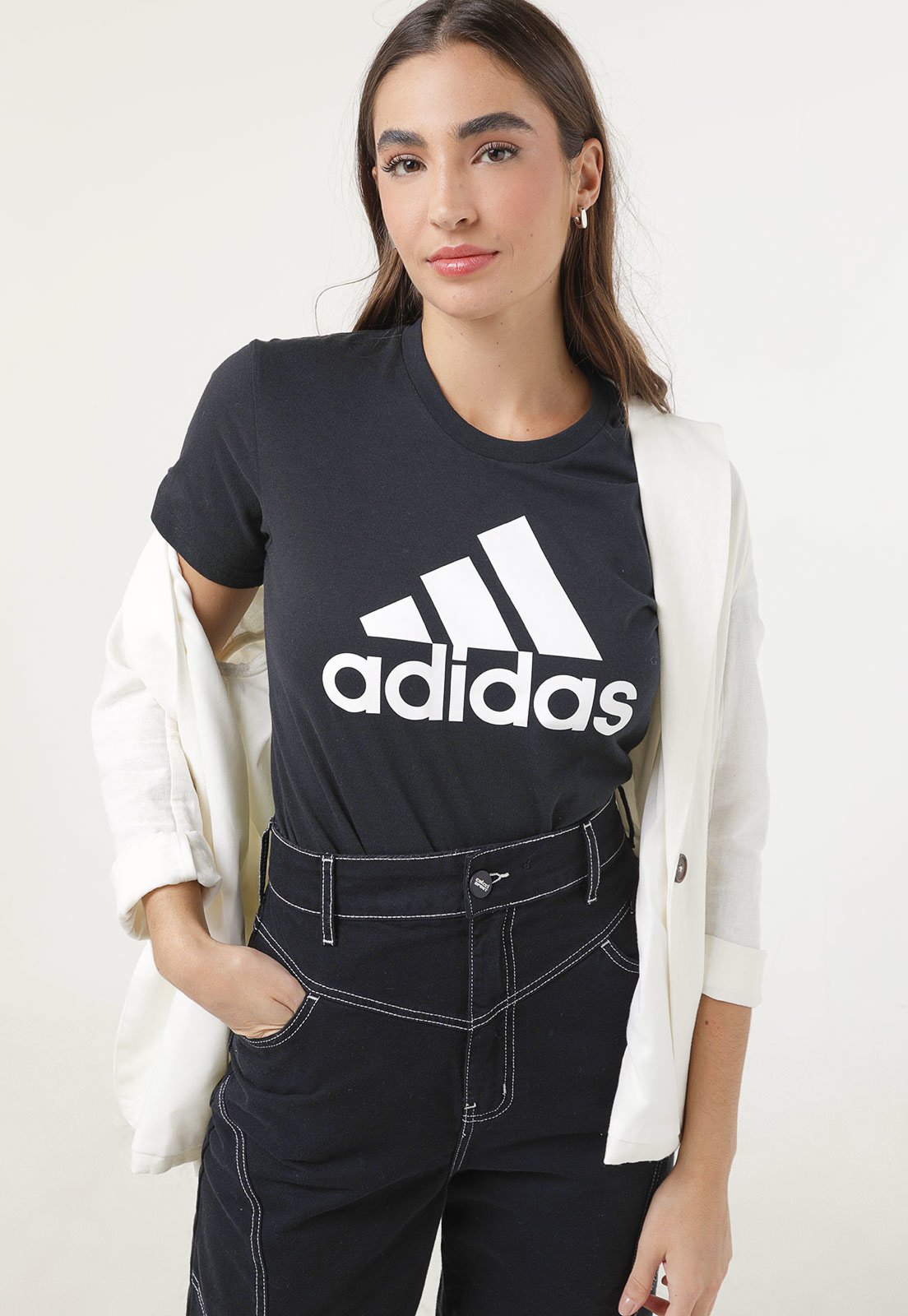 Camiseta adidas Sportswear Loungewear Essentials Logo Preta