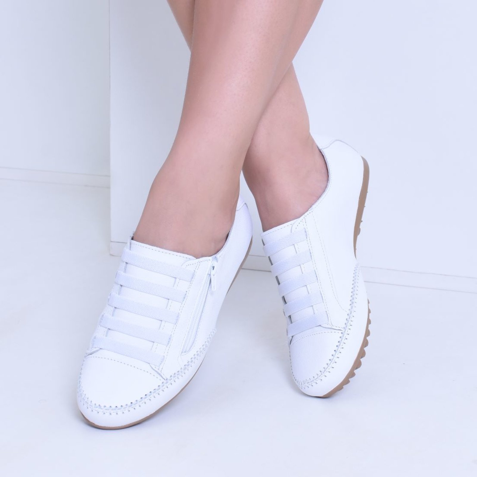 Sapatênis Feminino Confort De Couro Com Zíper Cor Branco