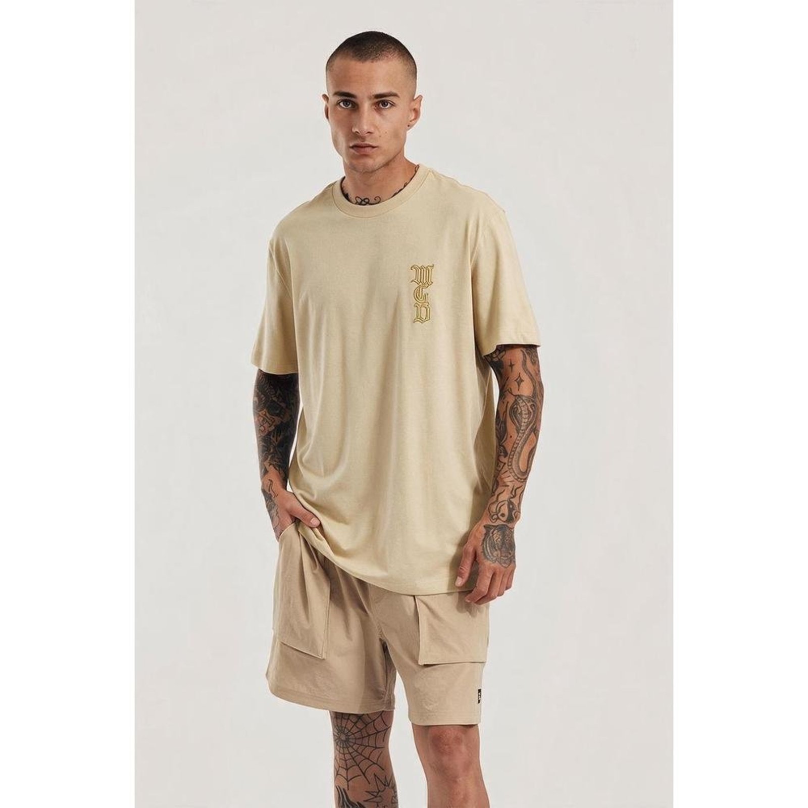 Camiseta Regular Lateral Caligrafiti Bor Bege Nevoeiro