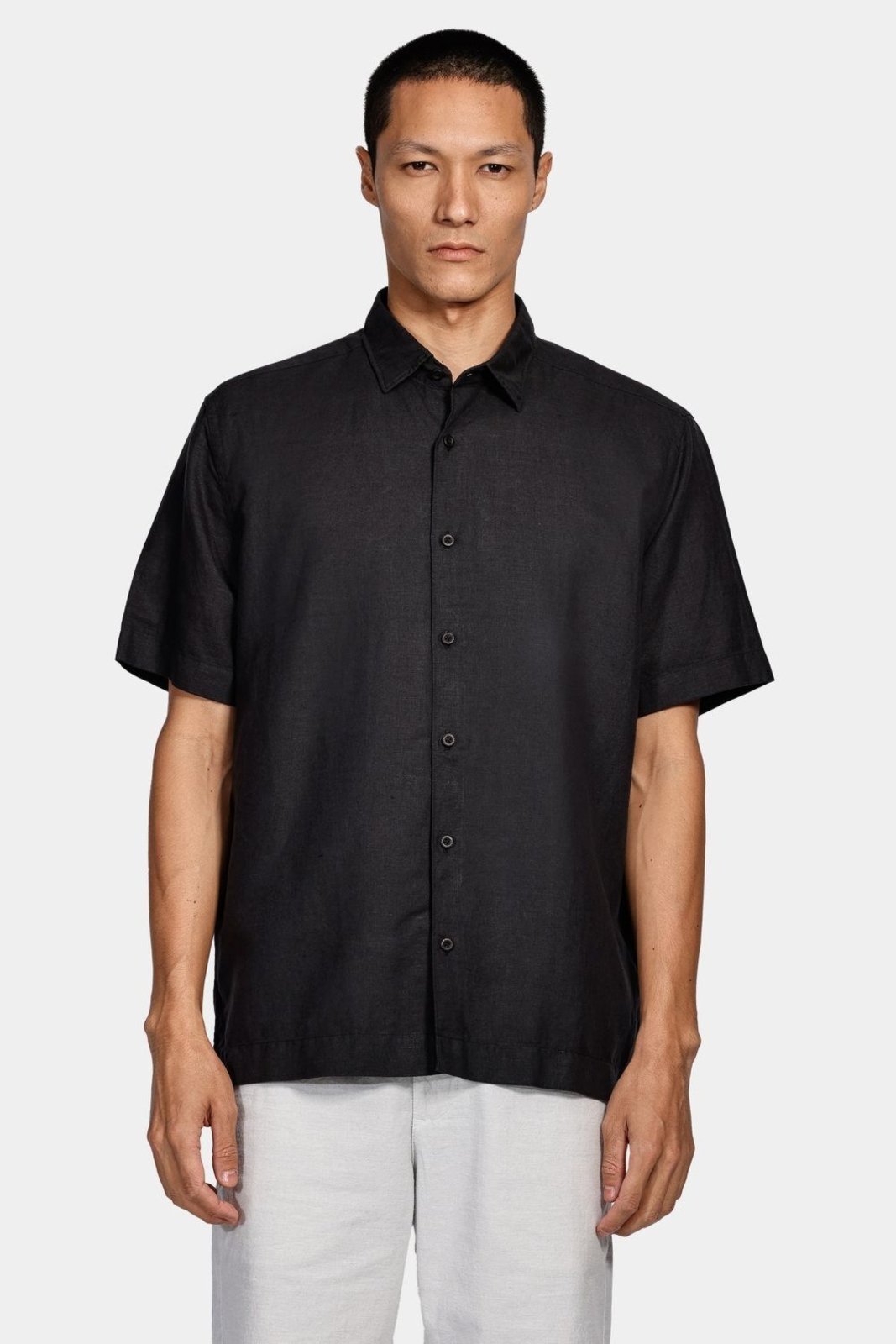 Camisa Aramis Manga Curta Regular Linho Martinelli Preto