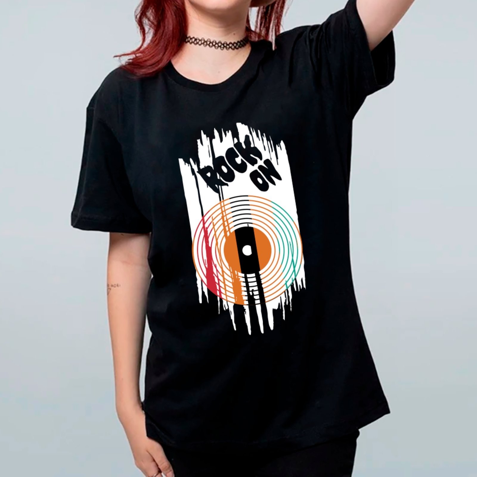 Camiseta Ousy Streetwear Rock On Vinil Colorido Oversized Unissex Preto