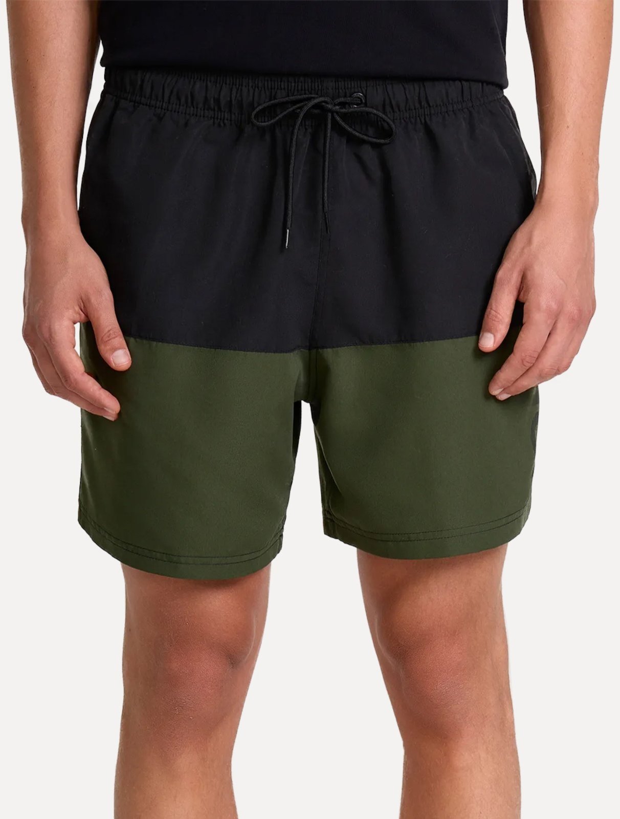 Short John John Masculino Regular Fit Bicolor Preto/Verde Escuro