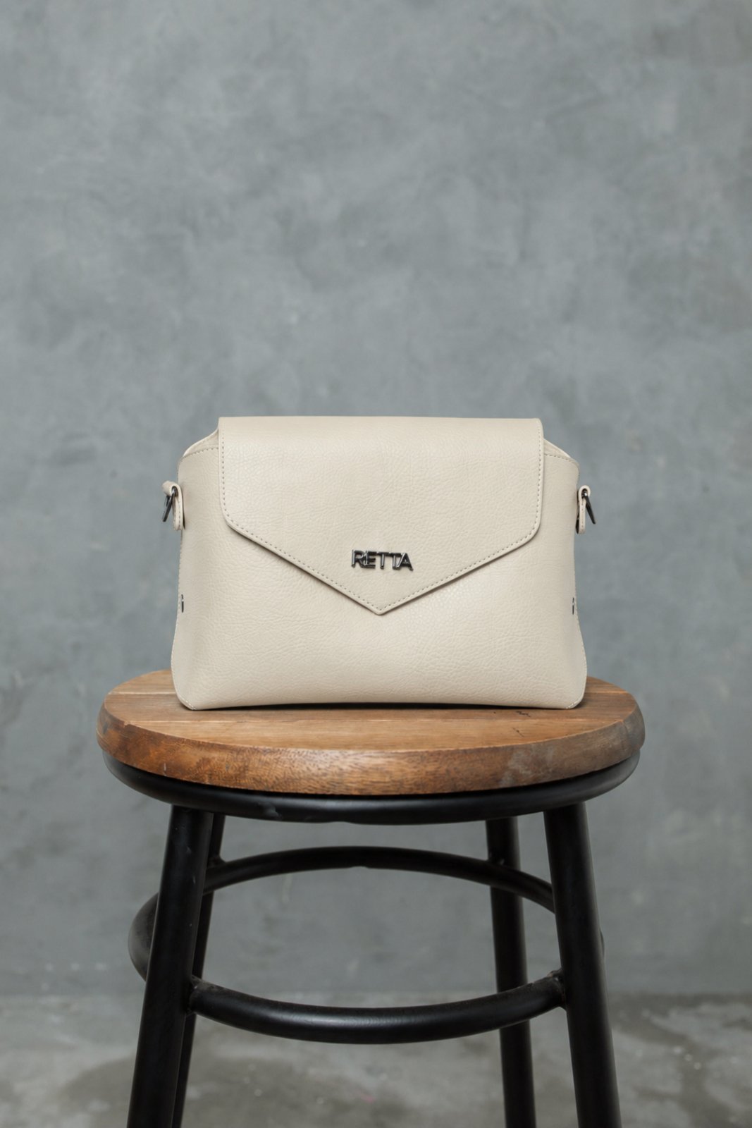 Bolsa Feminina Carteiro com Alça Transversal Espaçosa Retta Oficial