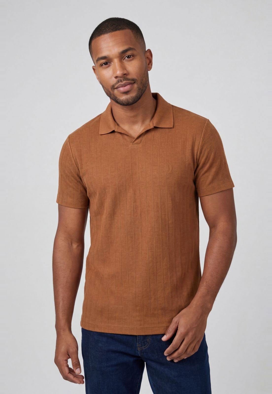 Polo Masculina Aleatory Textura Canelada Caramelo