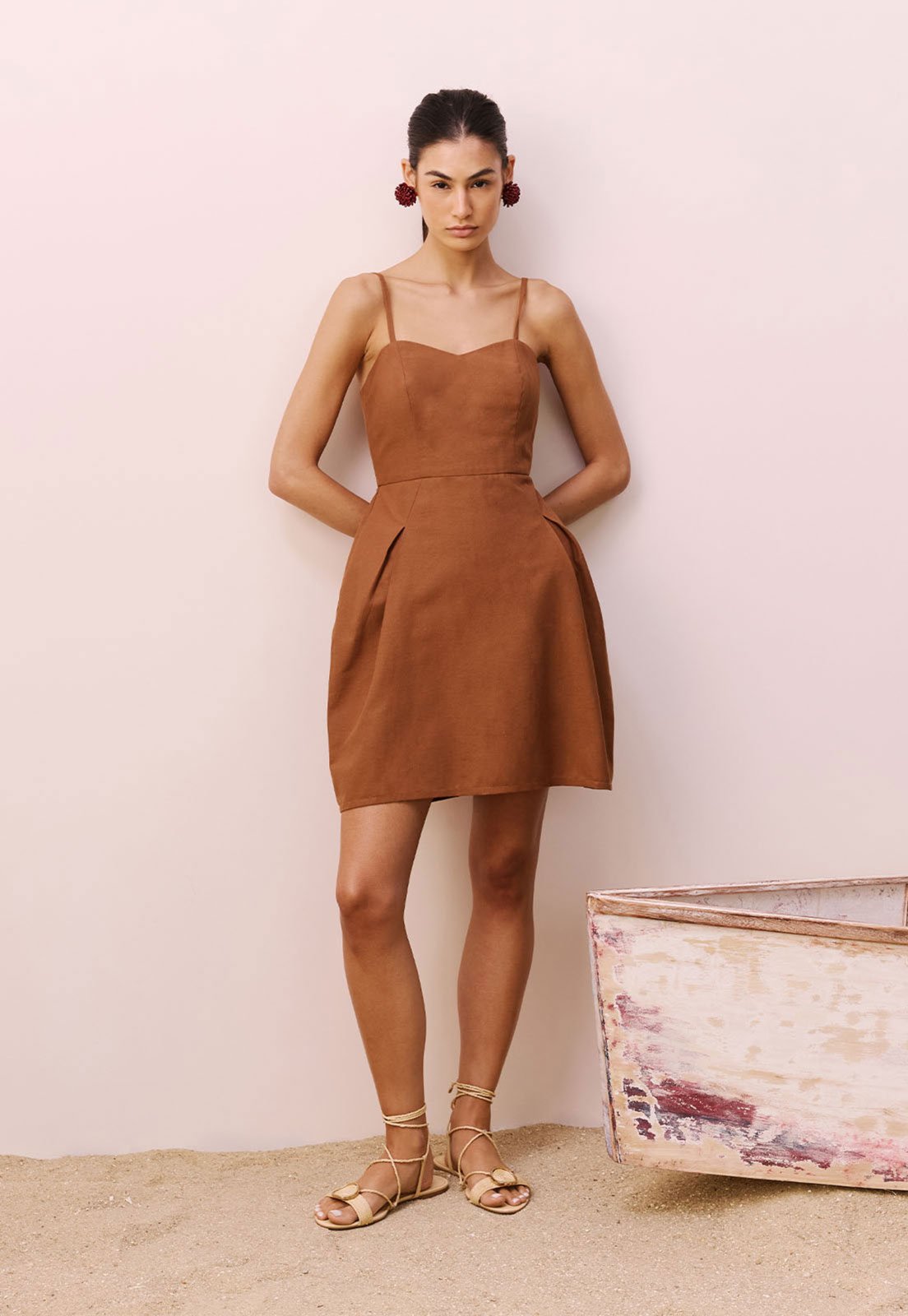 Vestido CaCay Curto Ampulheta Marrom