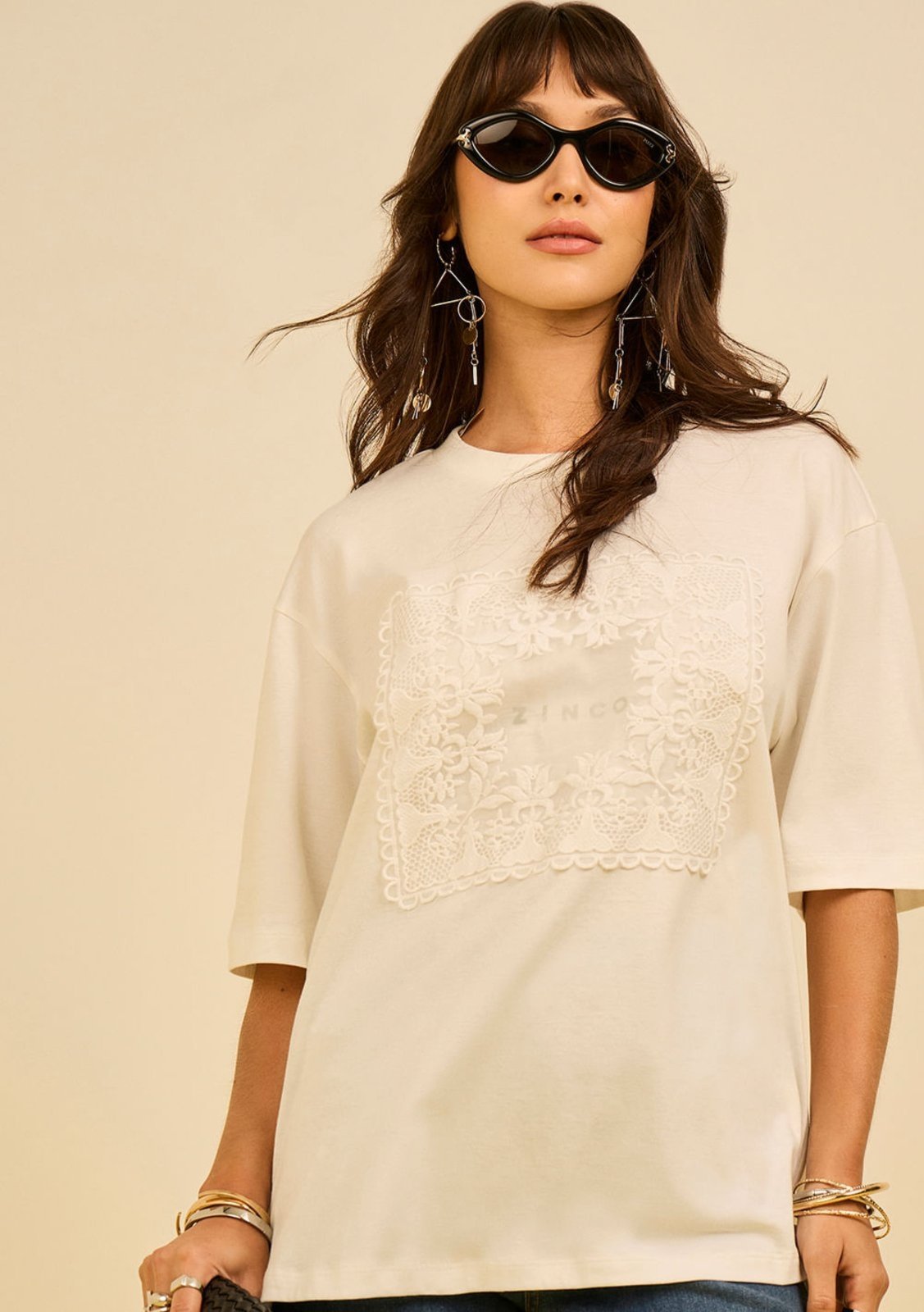 Camiseta Zinco Oversized Decote Careca Manga Curta Alongada Off-white