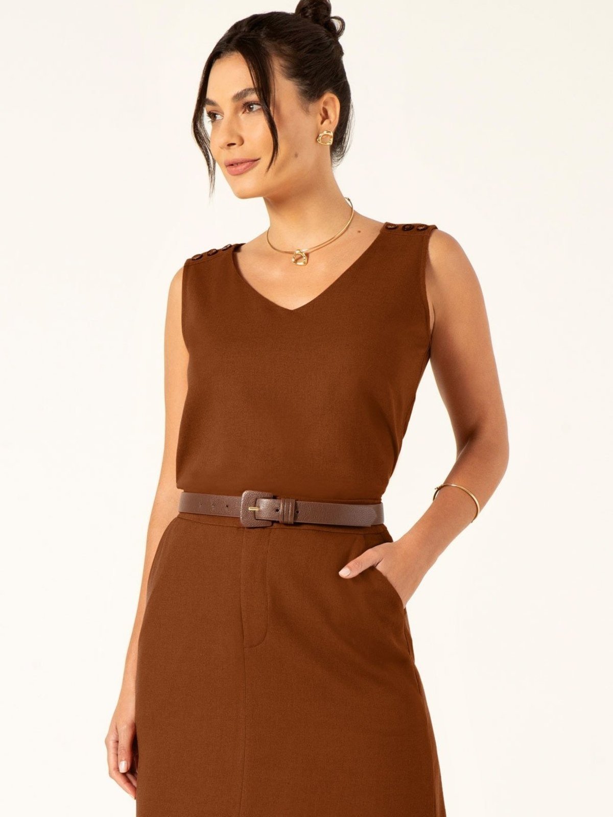 Blusa sem Manga em Linho Marrom Helga