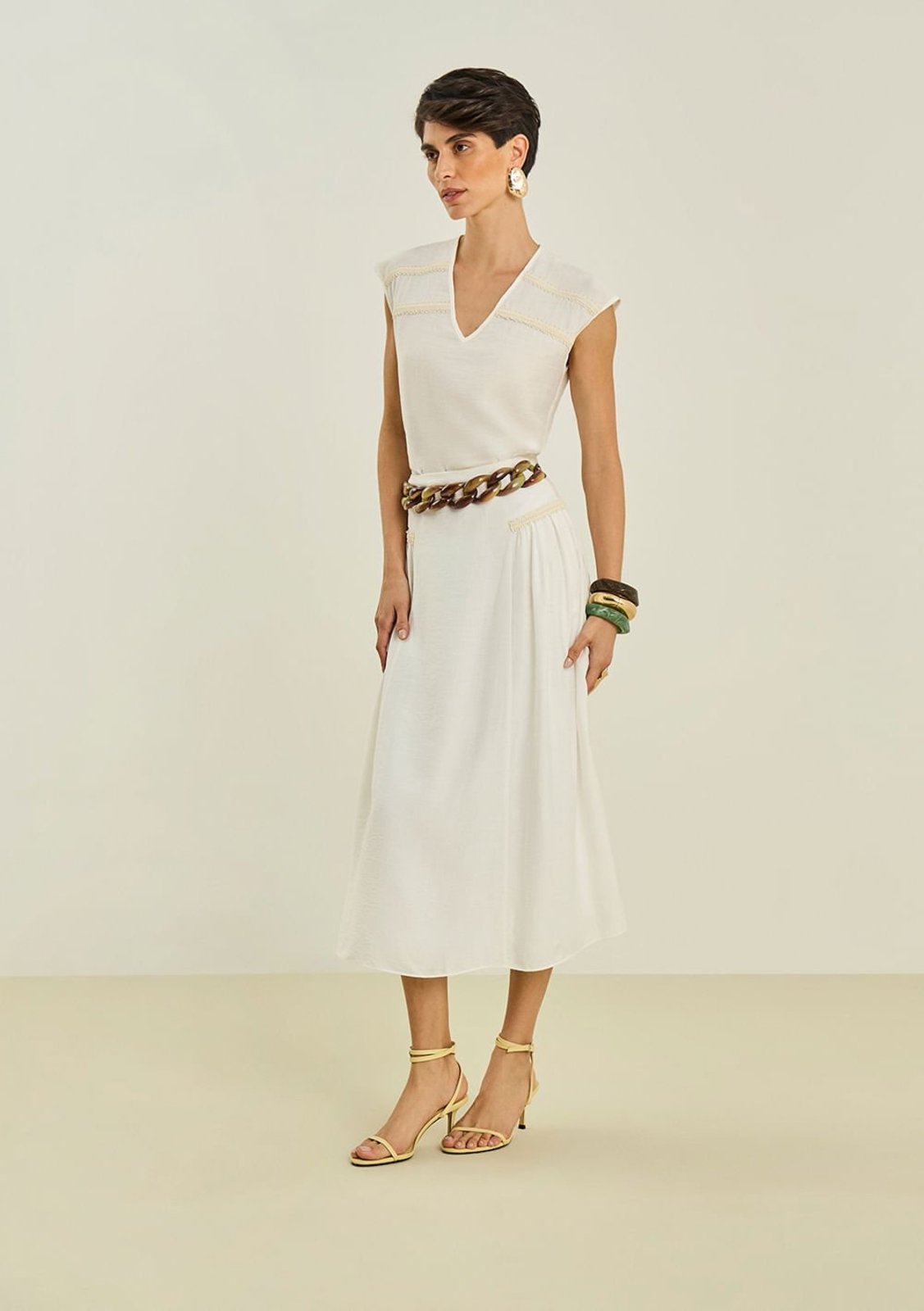 Saia Maria Valentina Evasê Alta Midi Off-white